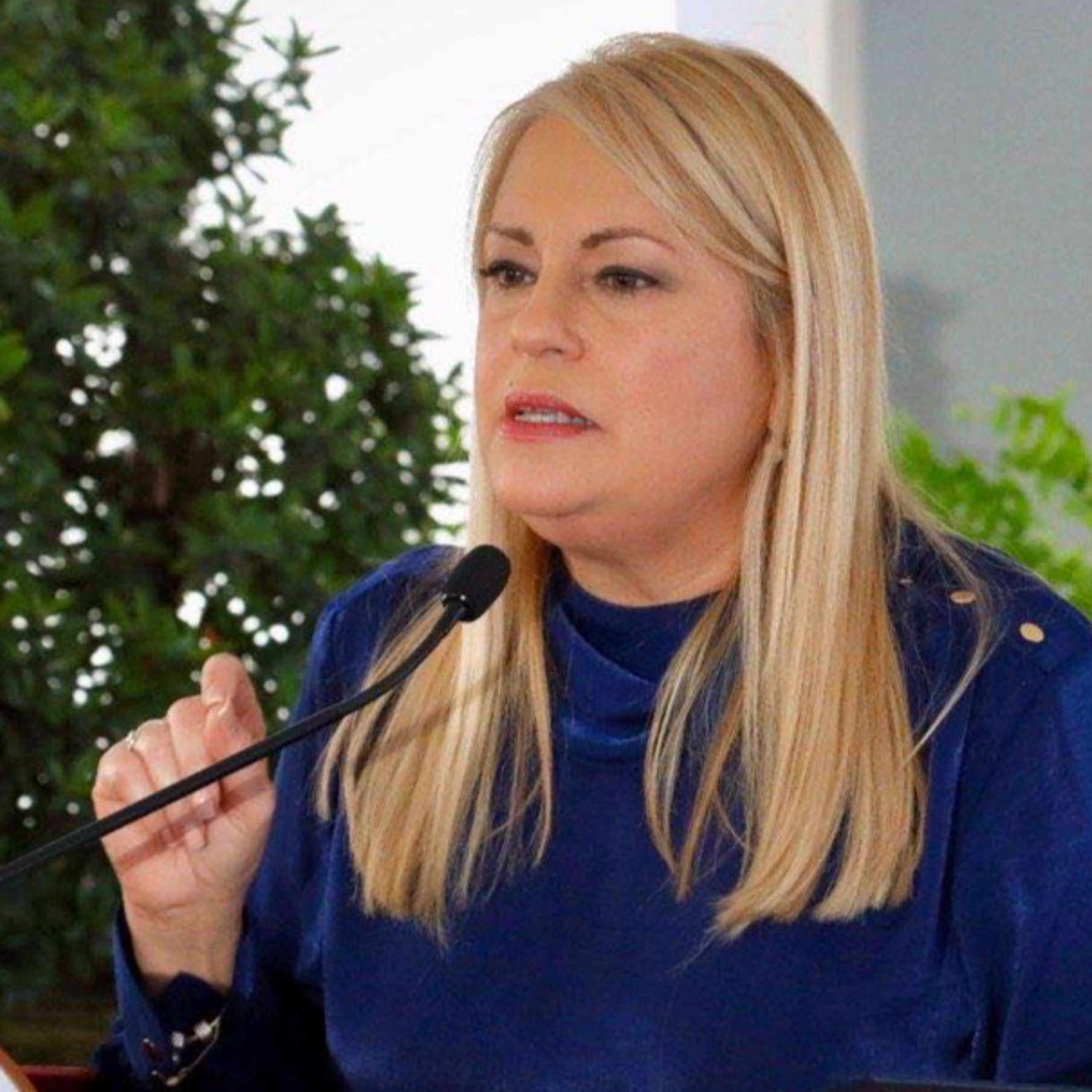 La gobernadora Wanda Vázquez aclara el proceso de recibir ayudas económicas episode artwork