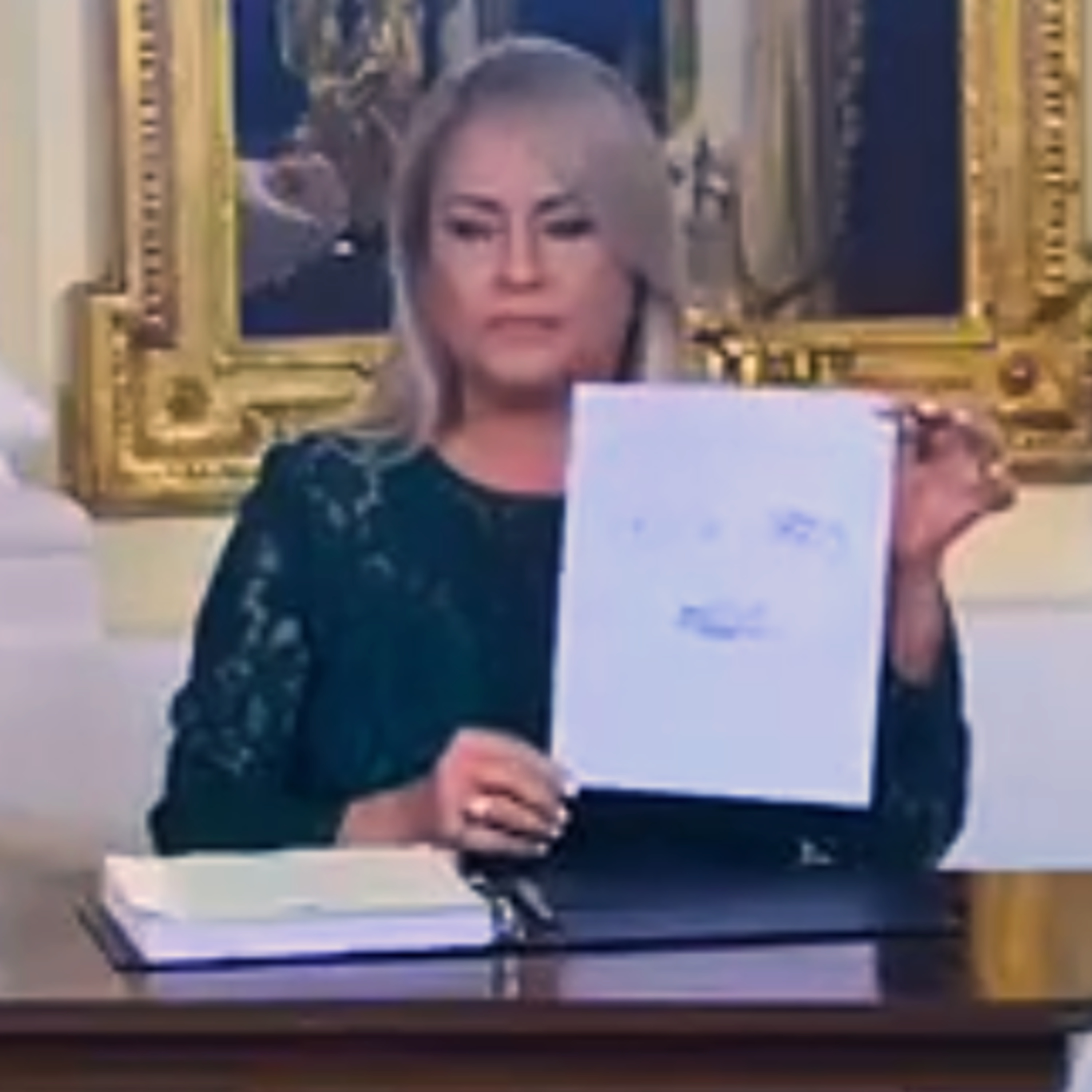 La gobernadora asegura que el nuevo código civil mantiene los derechos adquiridos episode artwork