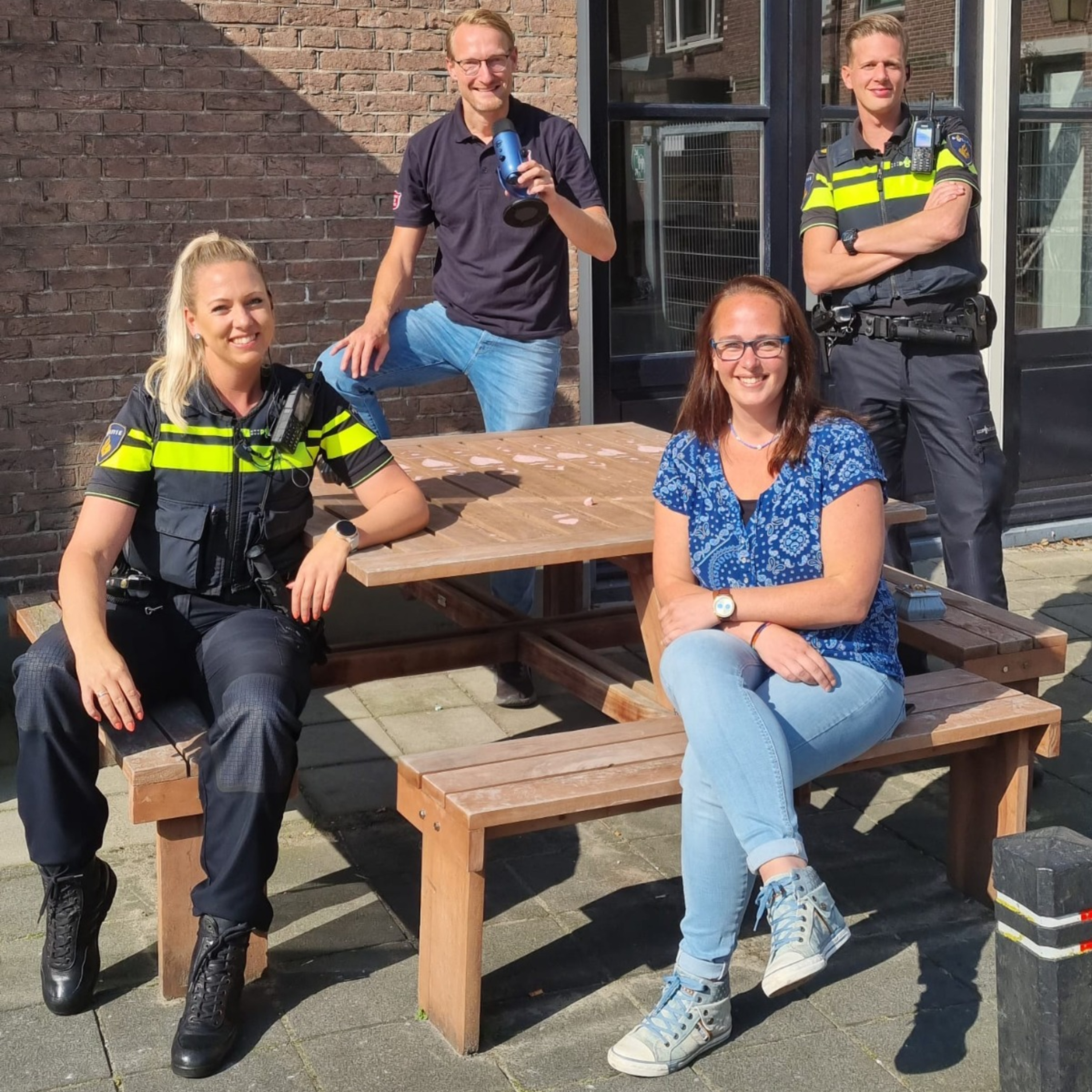 Aflevering 6 - Politie episode artwork