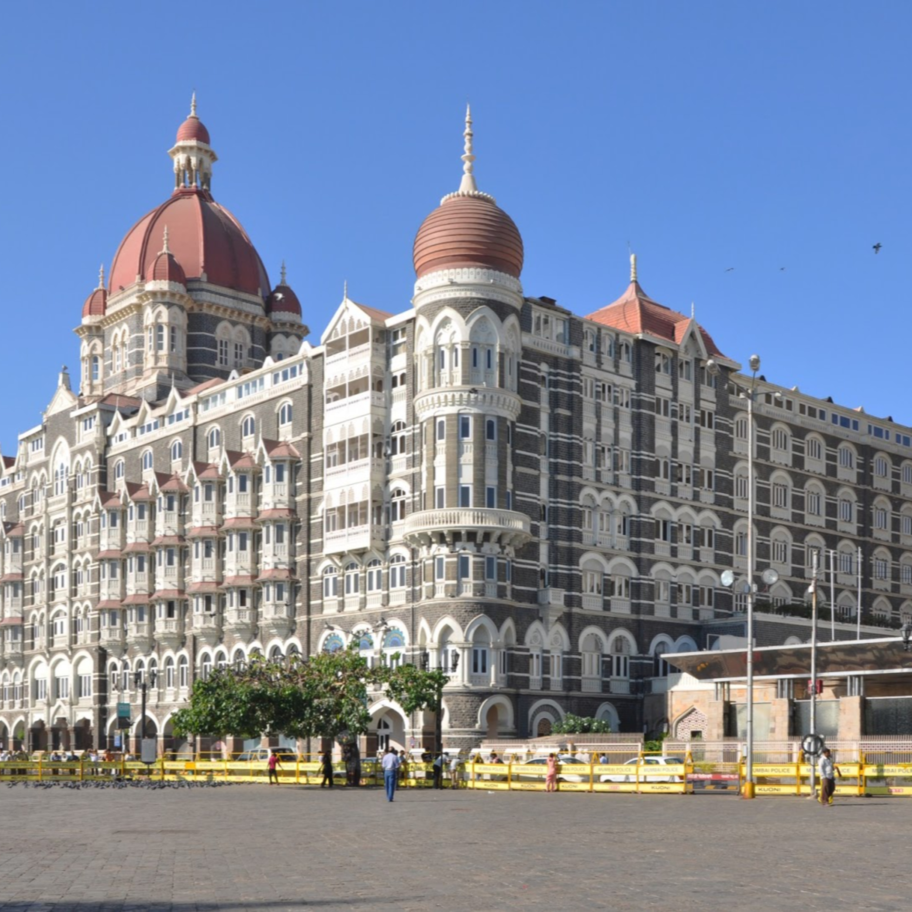Describe a special hotel you stayed in