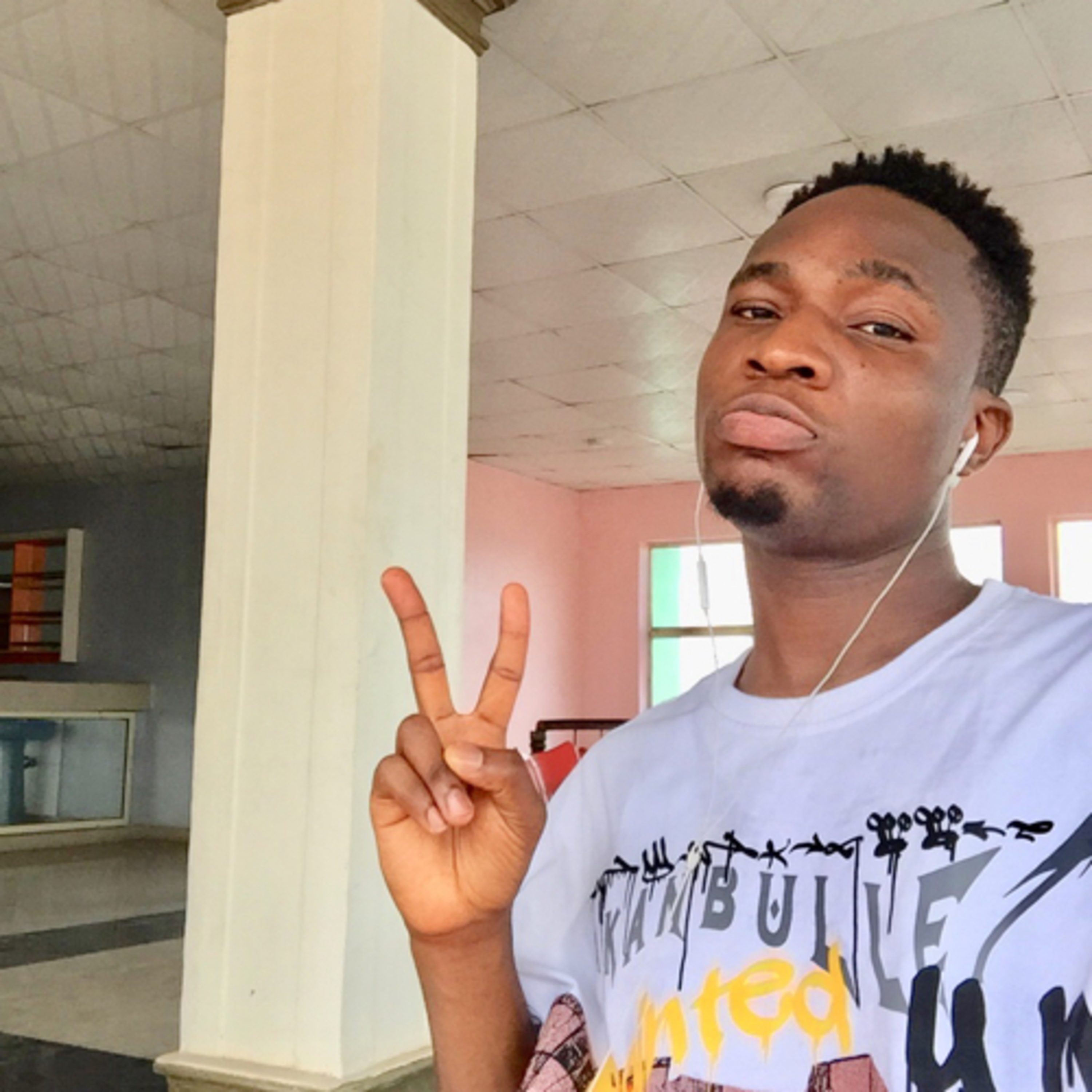 Artiste Hangout with Femi Makx ™