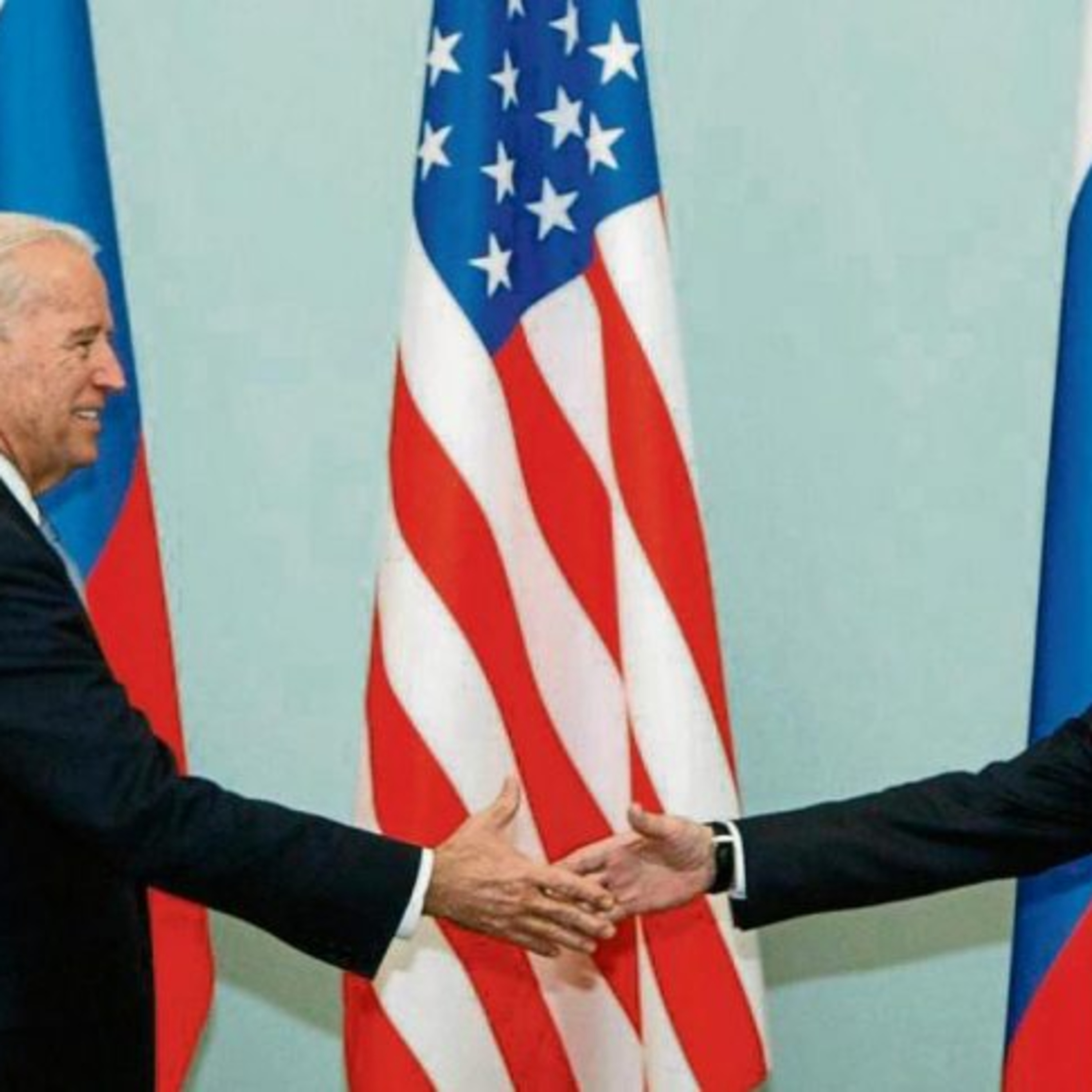 “Trump en sus cuatro años atacó una vez un país del medio oriente, la misma cantidad que Biden hizo en un mes” episode artwork