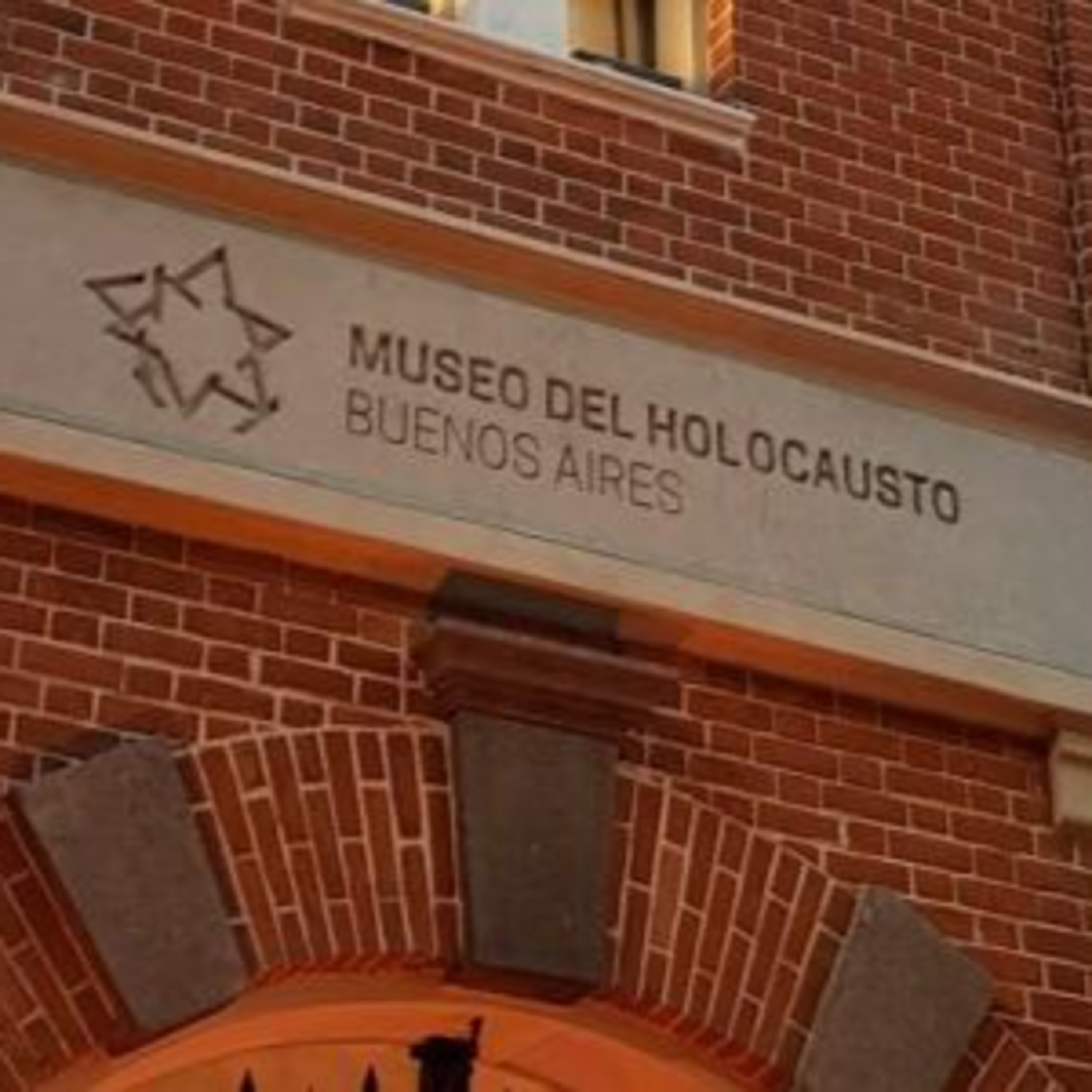 “Para participar del acto hay que entrar al Facebook Live de Museo del Holocausto episode artwork