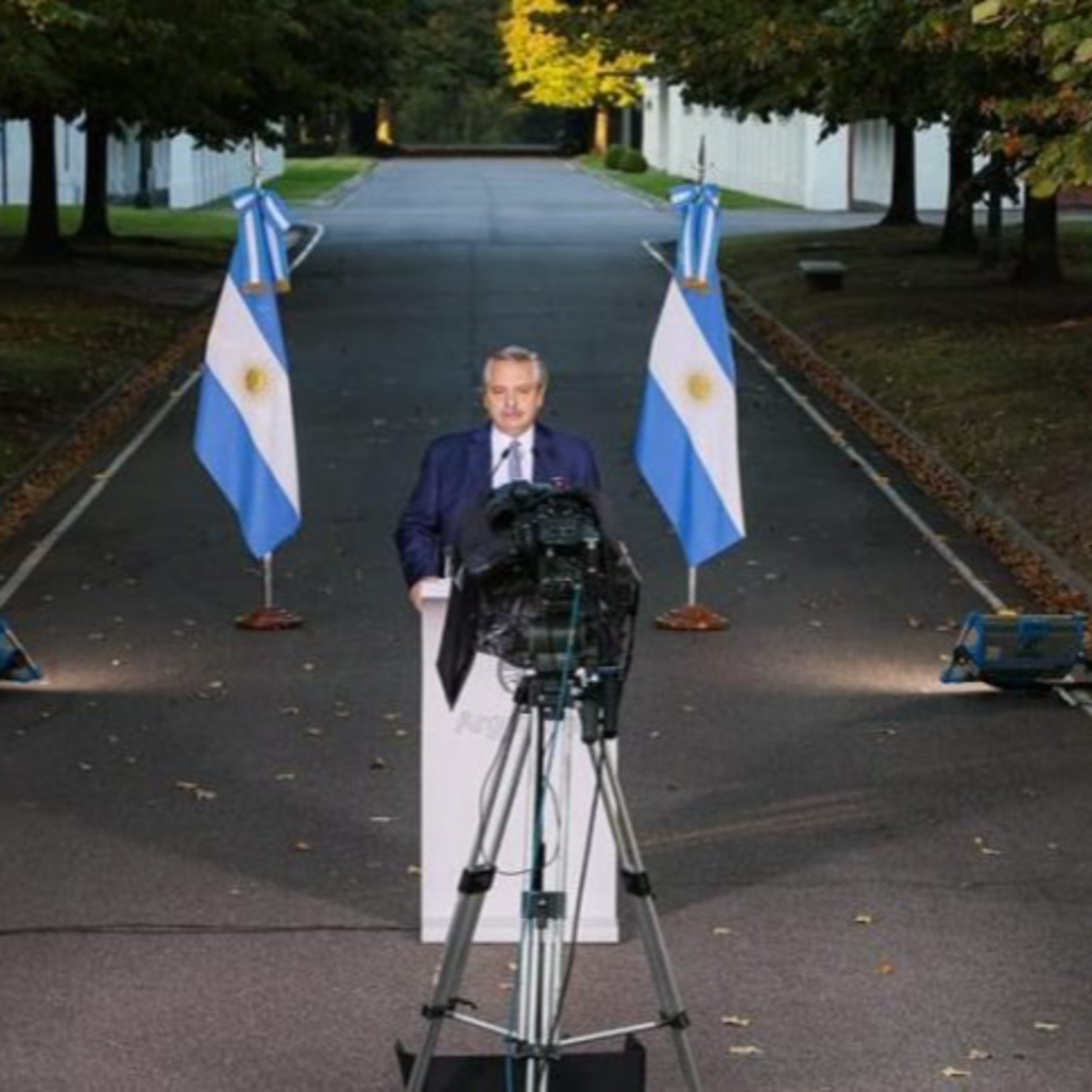 Fernández anunciando las nuevas medidas de restricción sanitaria episode artwork