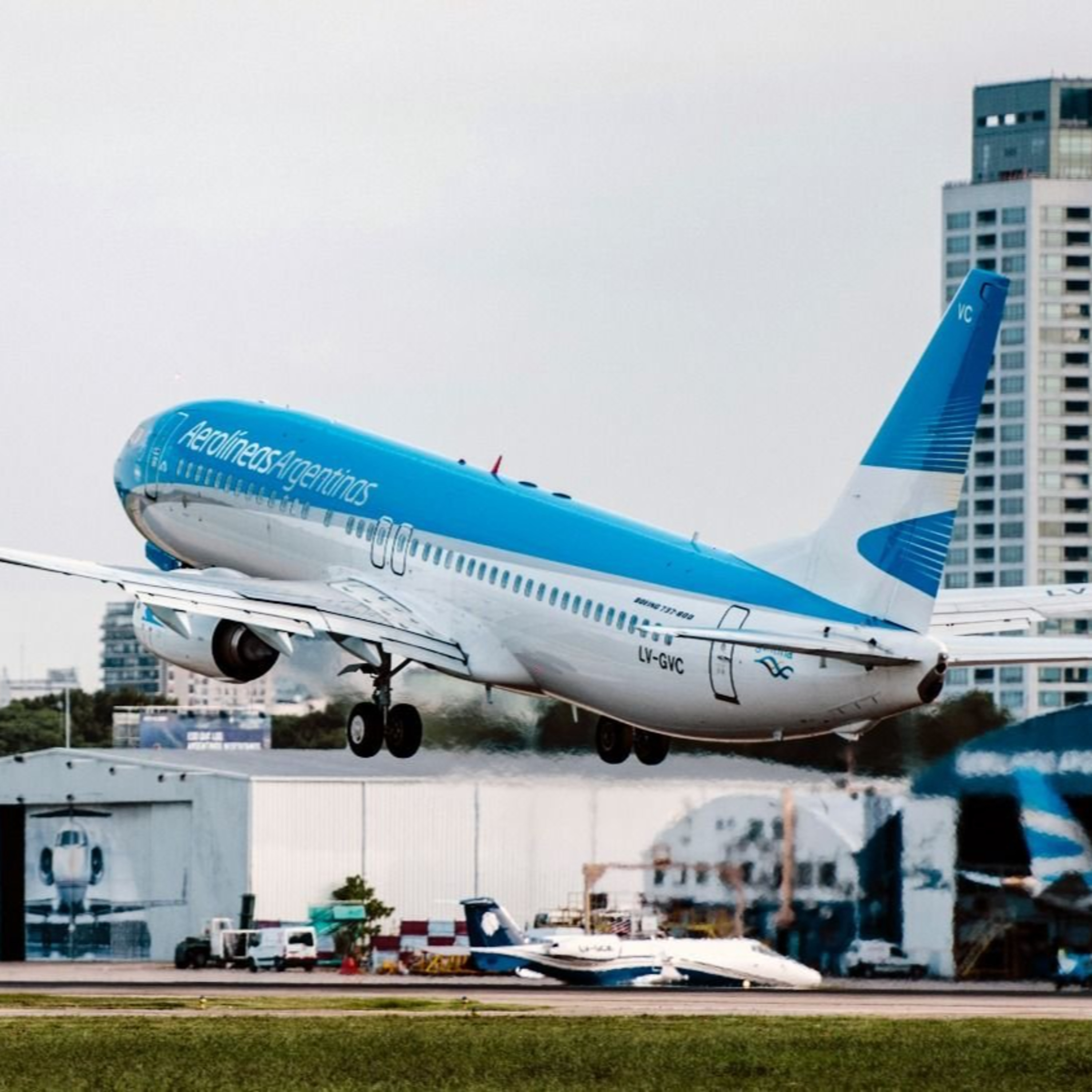 Los controladores aéreos atraviesan una crisis al igual que todo el sector aerocomercial episode artwork