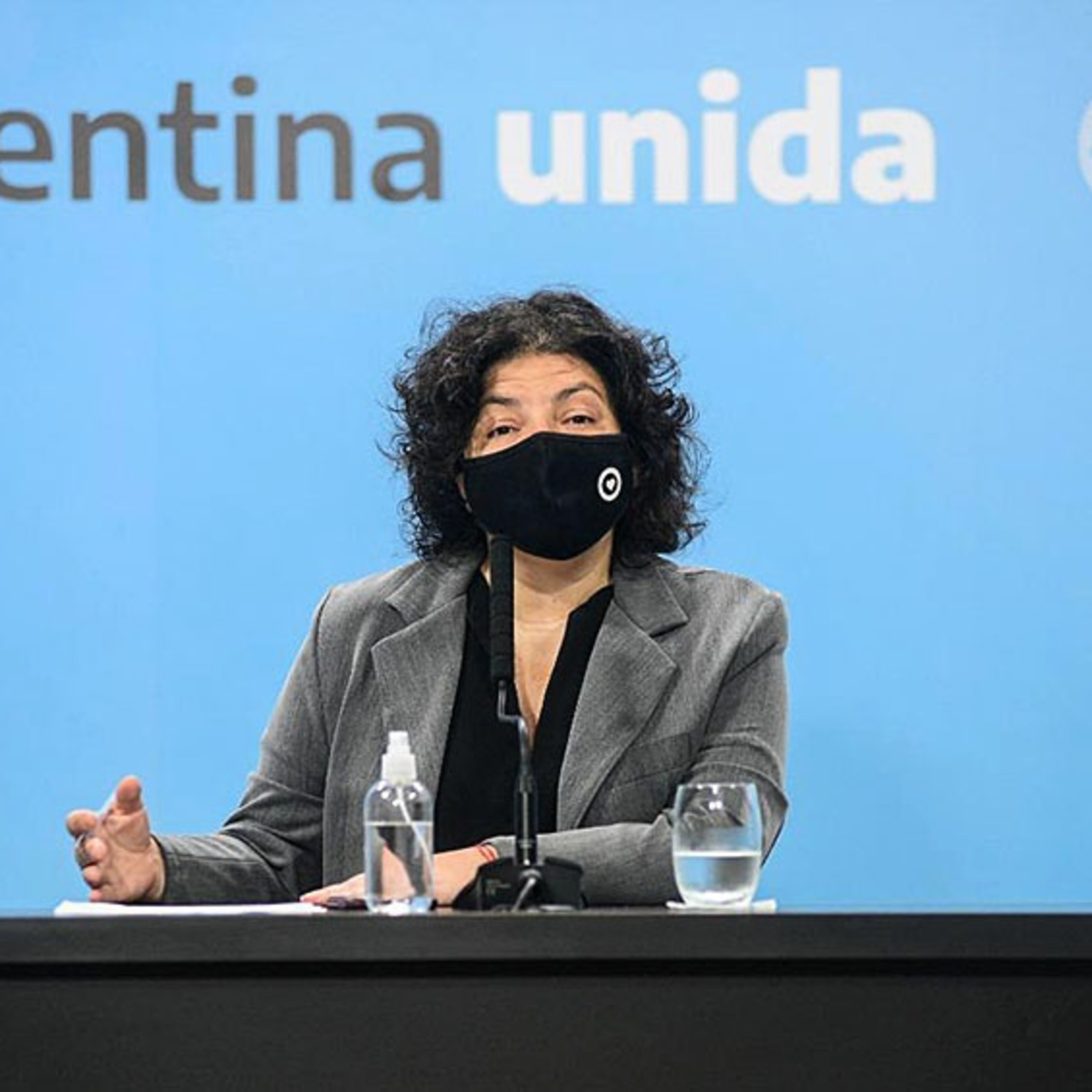 La ministra de salud de la Argentina Carla Vizzotti y su conferencia de prensa semanal episode artwork