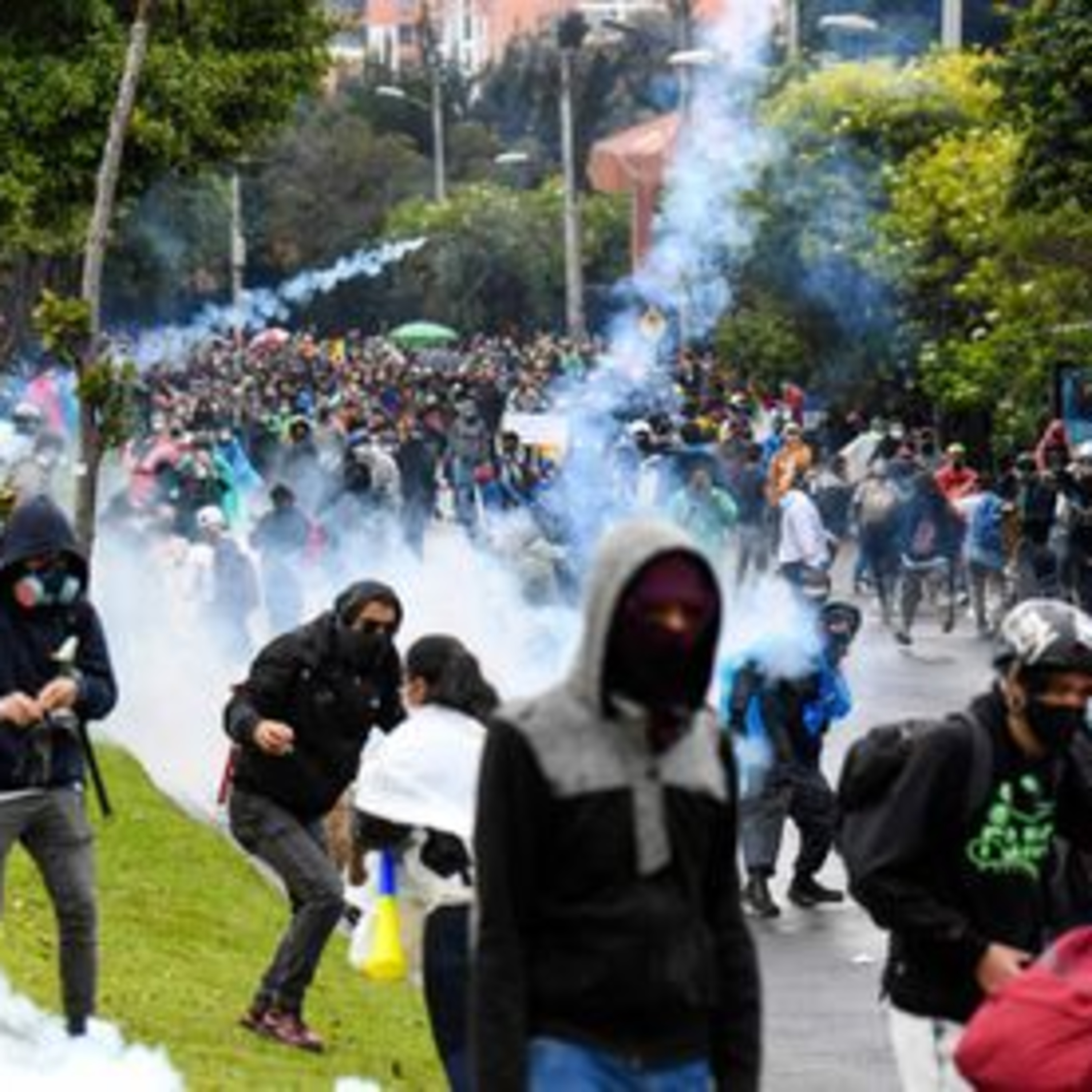 Violencia infiltrada en un pueblo que se manifiesta en paz episode artwork