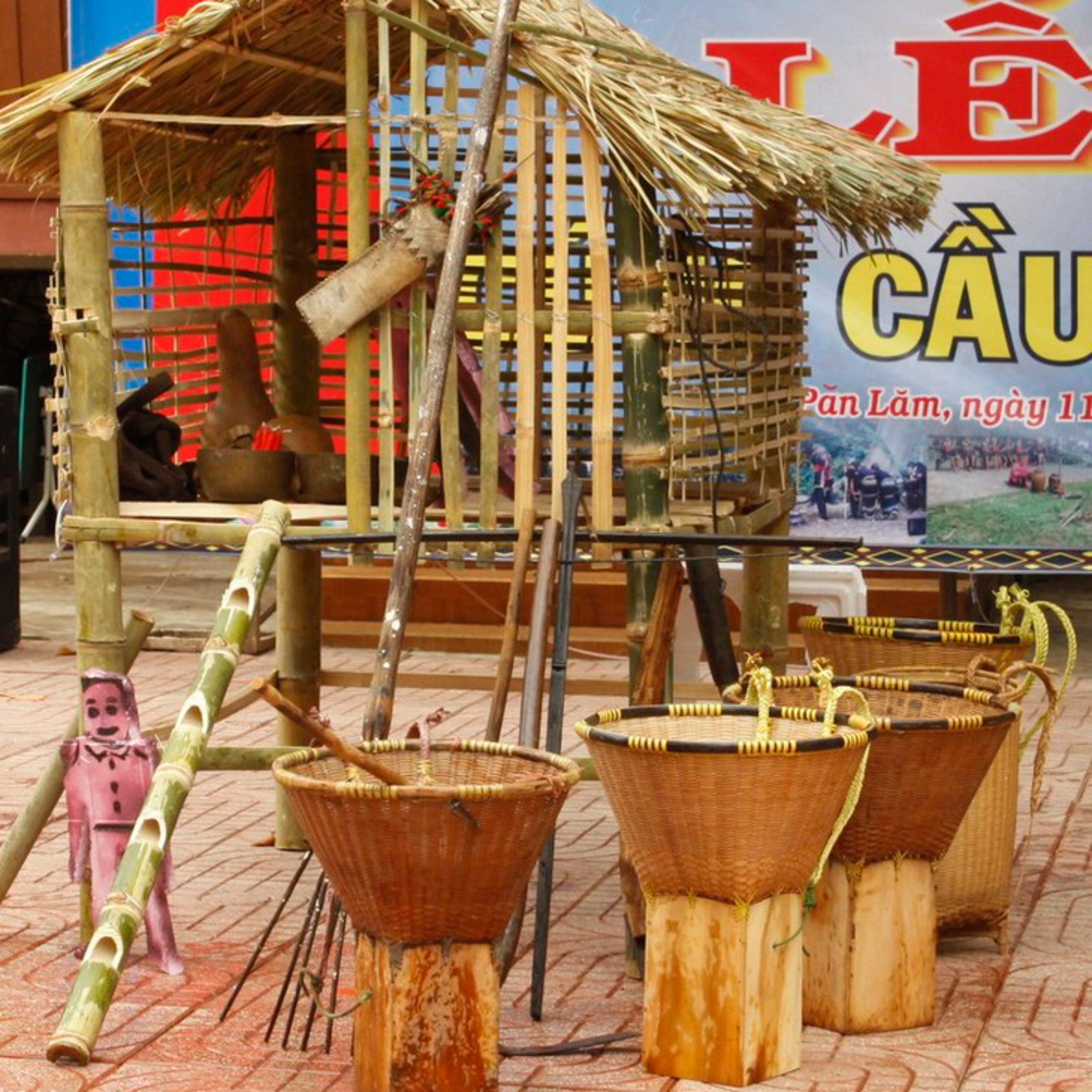 Rattan papooses of the Ede