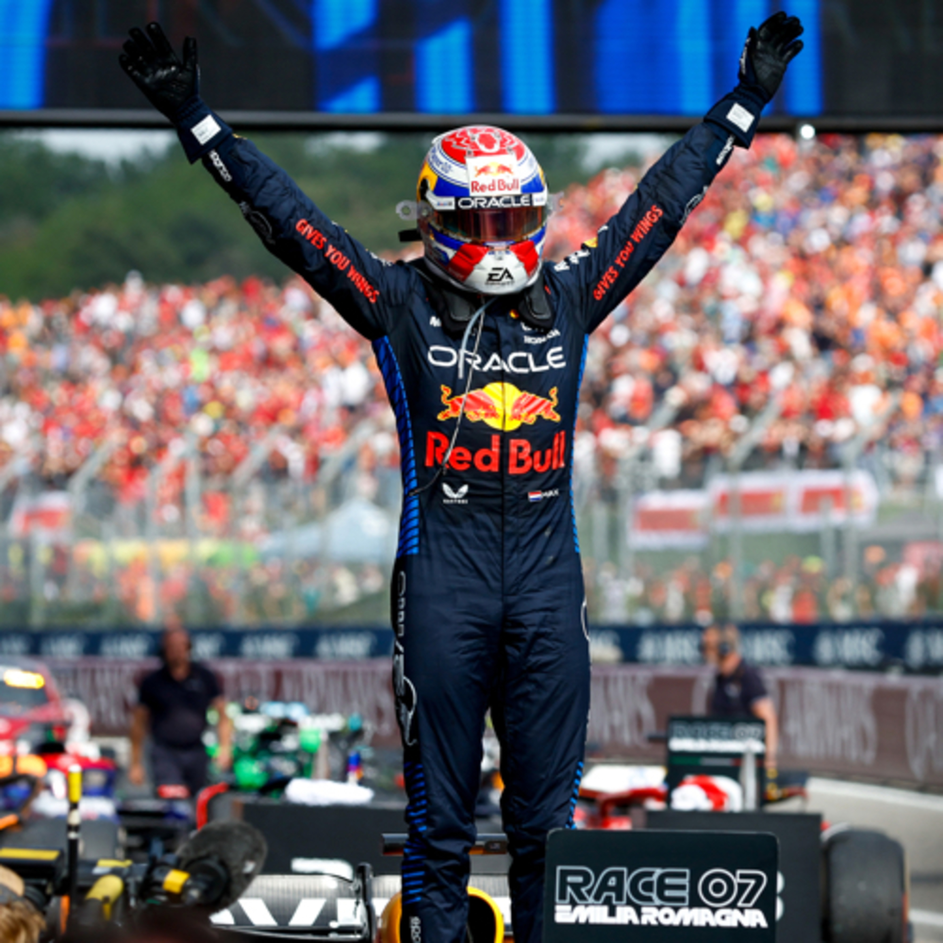 Ešte jedno kolo? Ako Verstappen zdolal rýchlejší McLaren? | EisKing DEBRIEFING 7/24 episode artwork