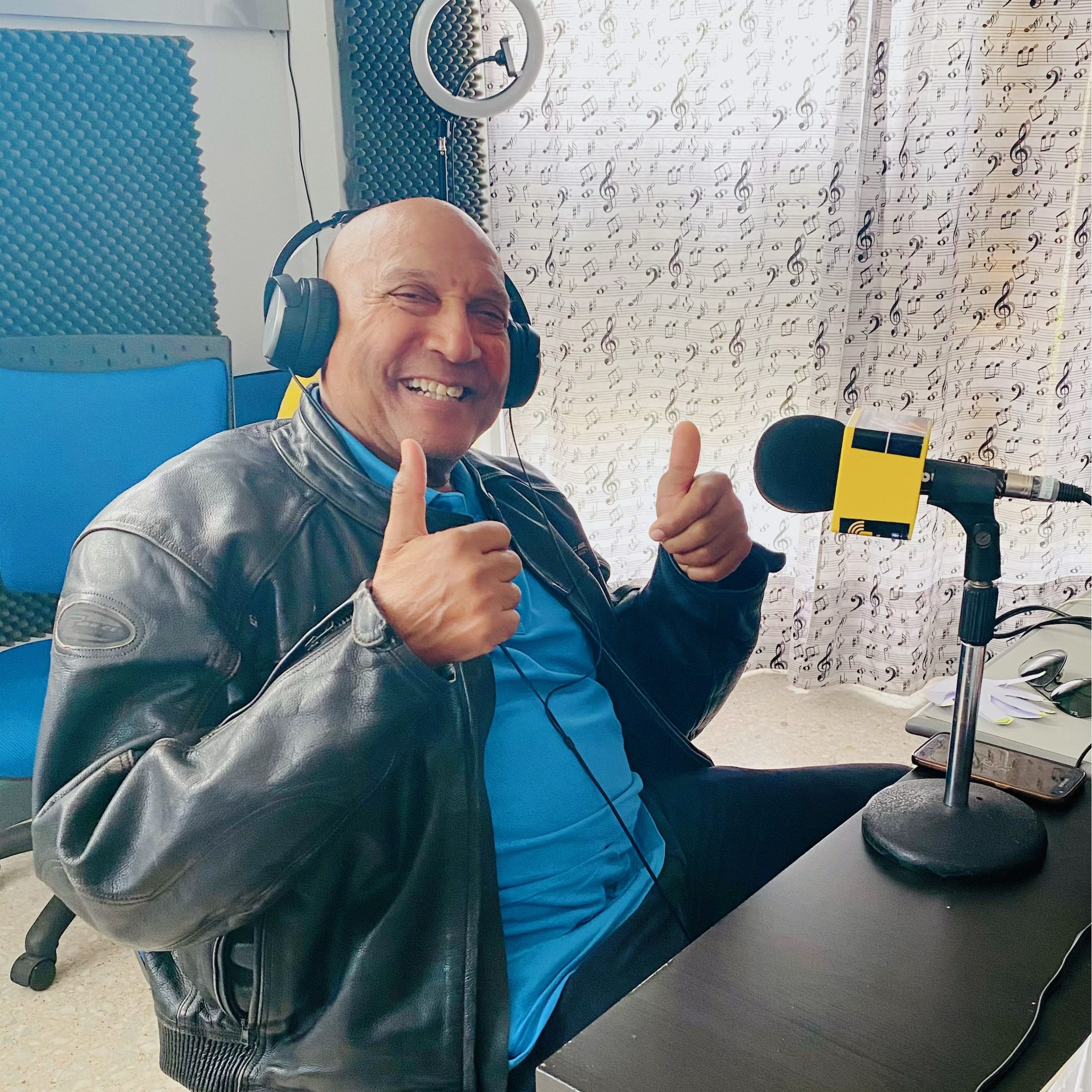 LA MAS LATINA FM