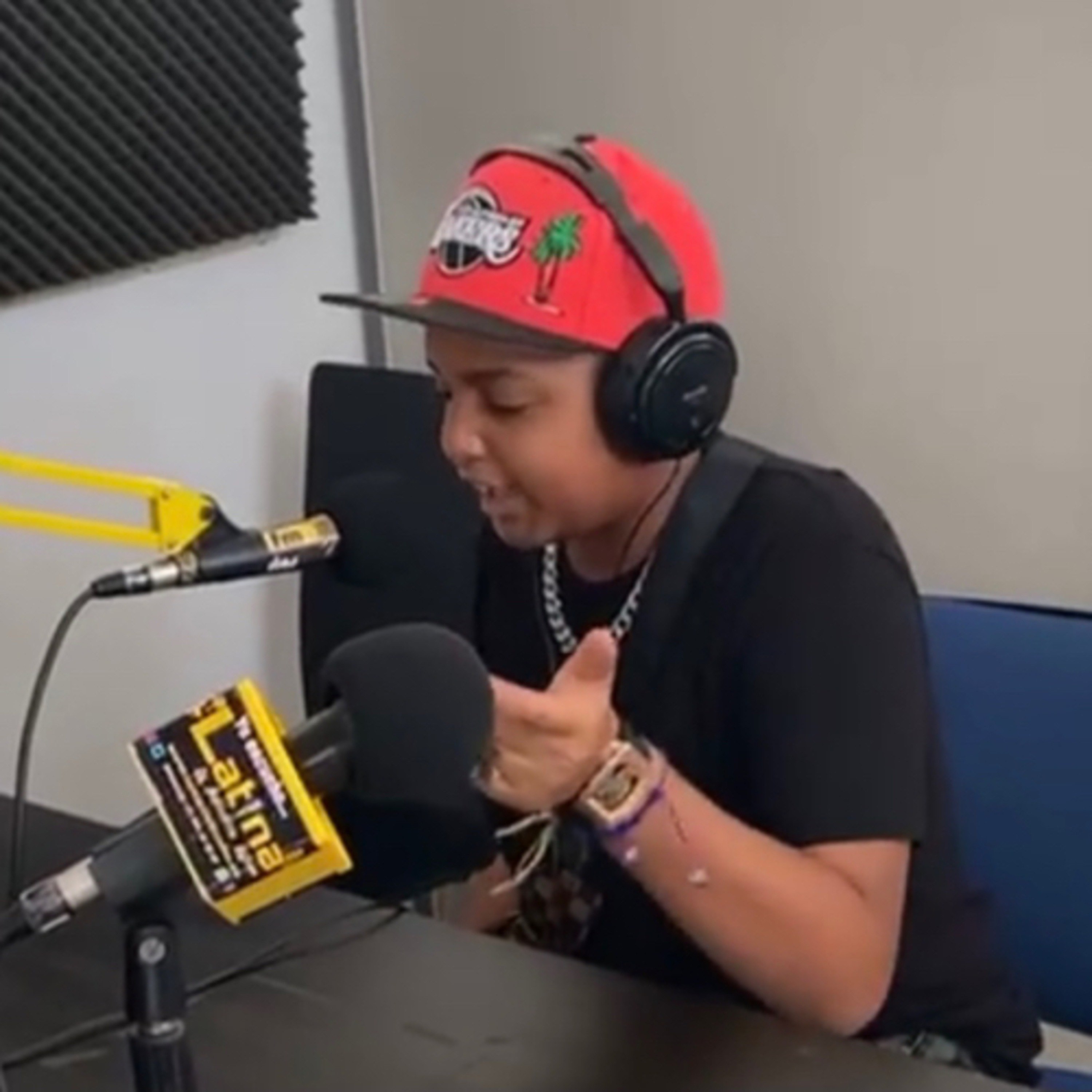 Portada de LA MAS LATINA FM