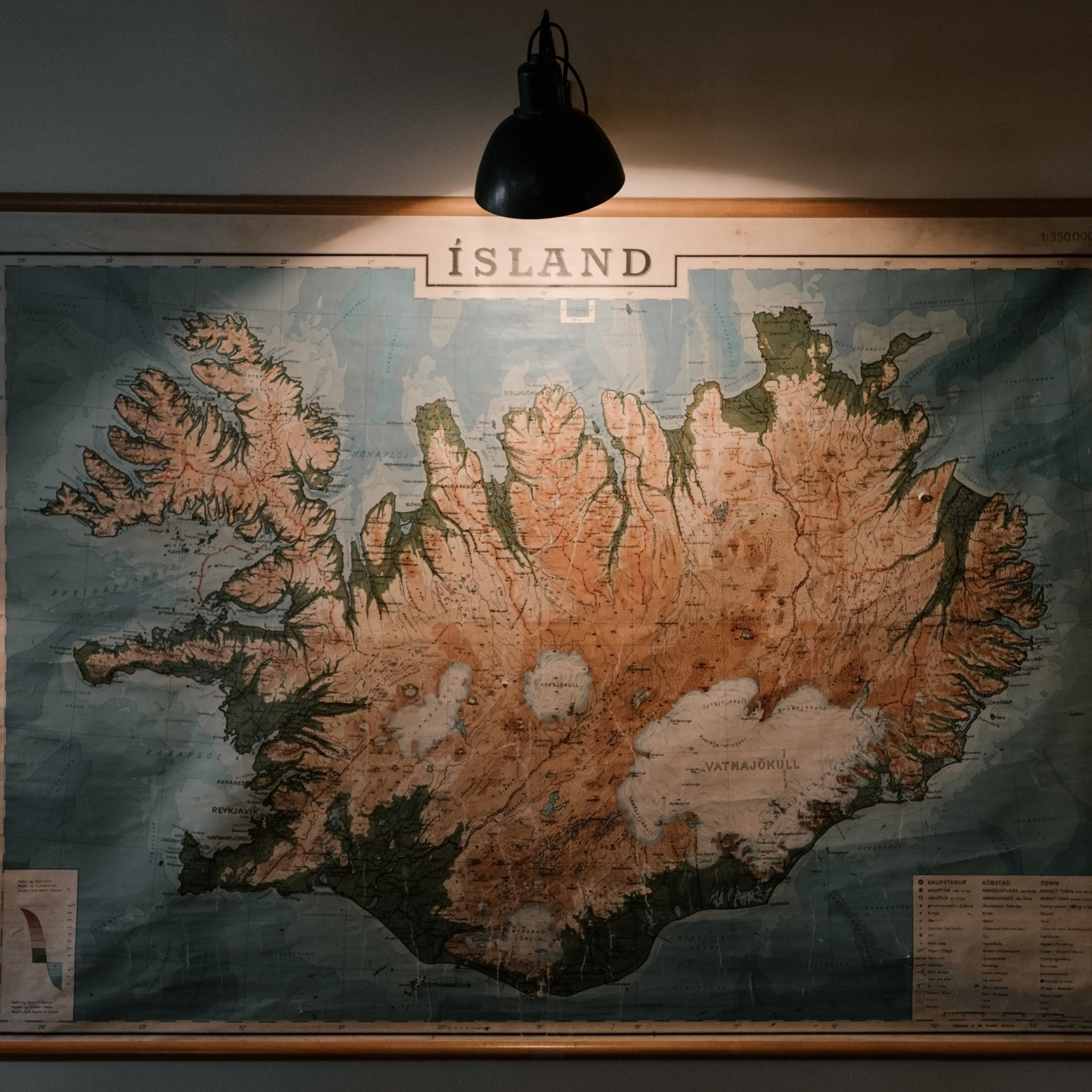 ESTEREOTIPOS DE NEGOCIOS CON ISLANDIA, y UNA EXPRESIÓN DE NEGOCIOS EN FRANCÉS