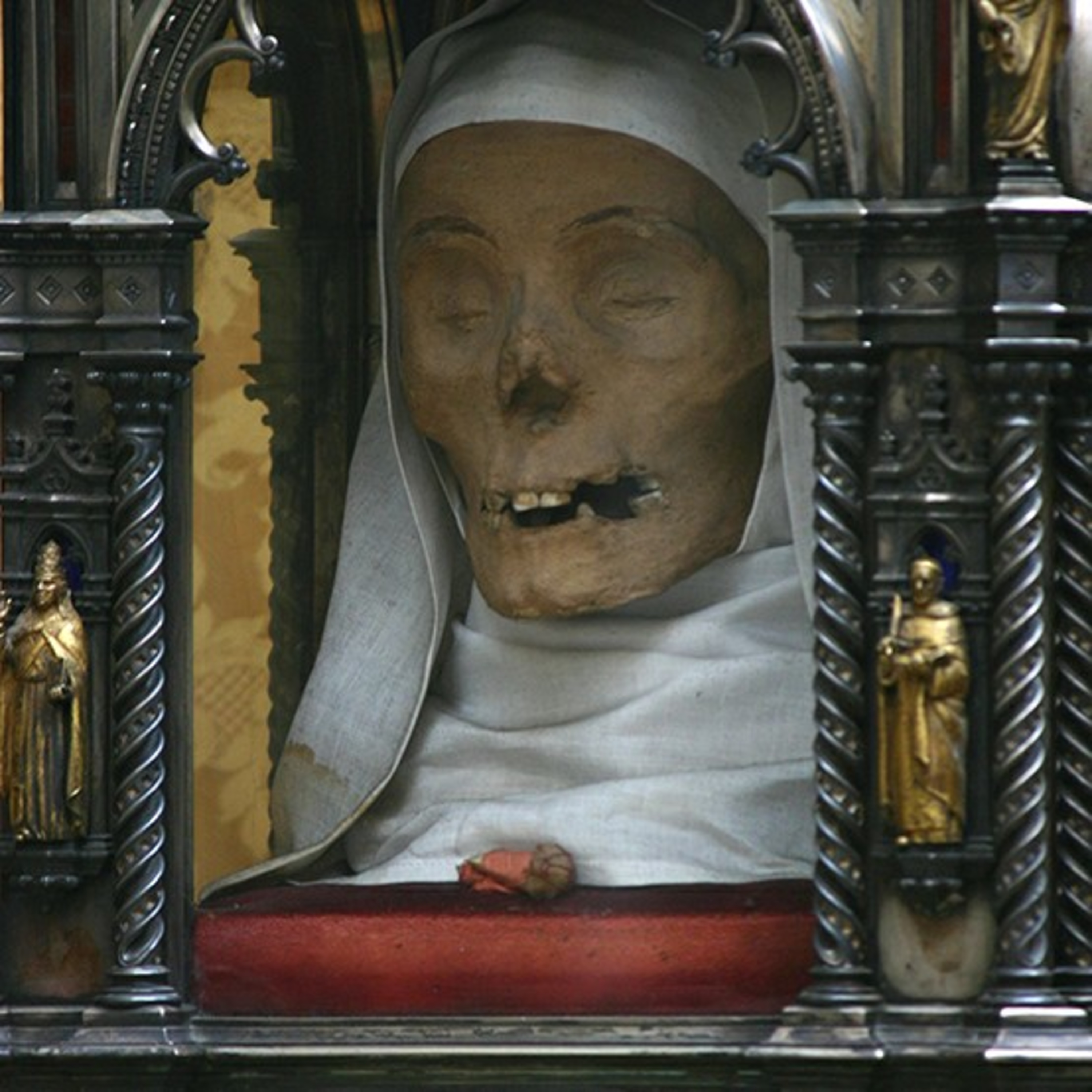 LA HUELLA DEL MISTERIO