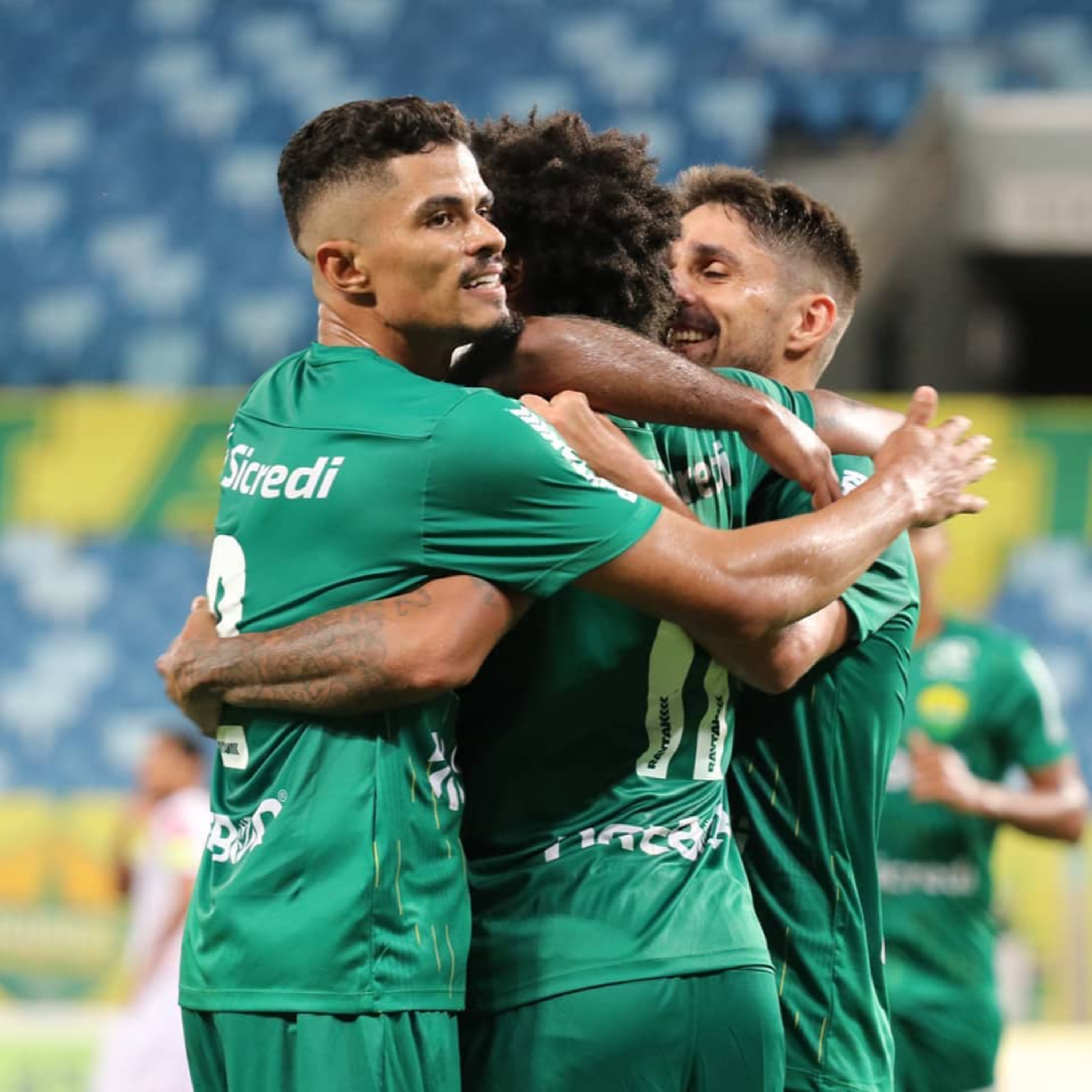 Jogando em casa Dourado