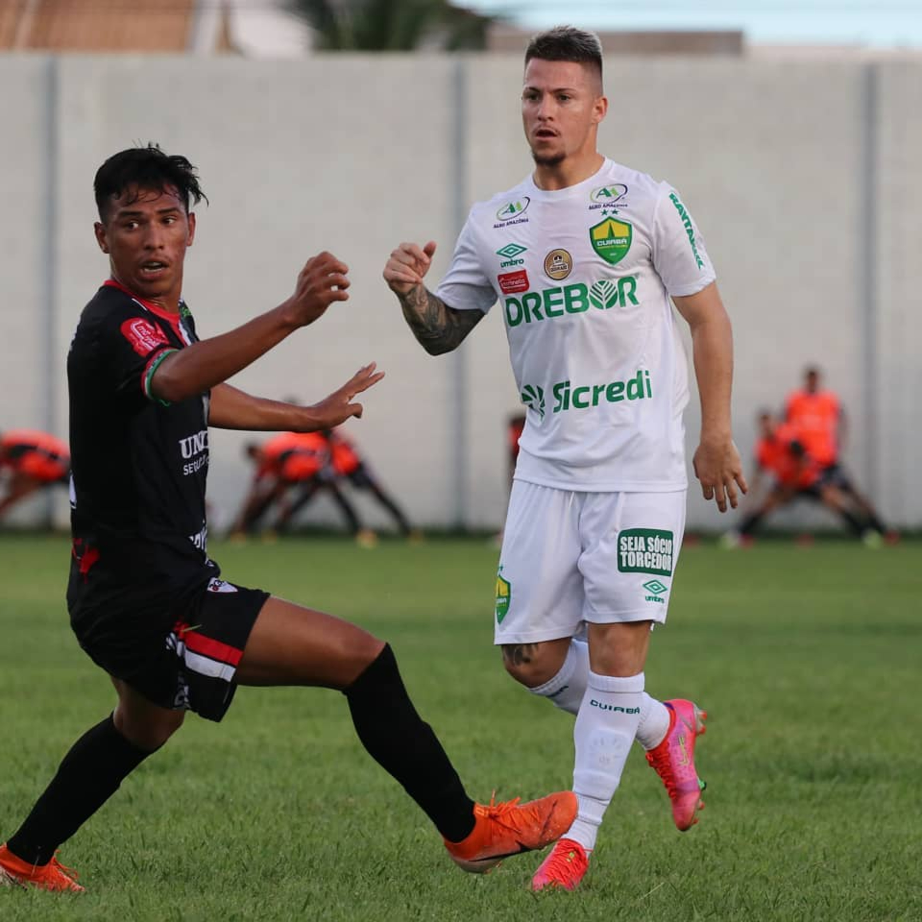 Jogando em casa Dourado