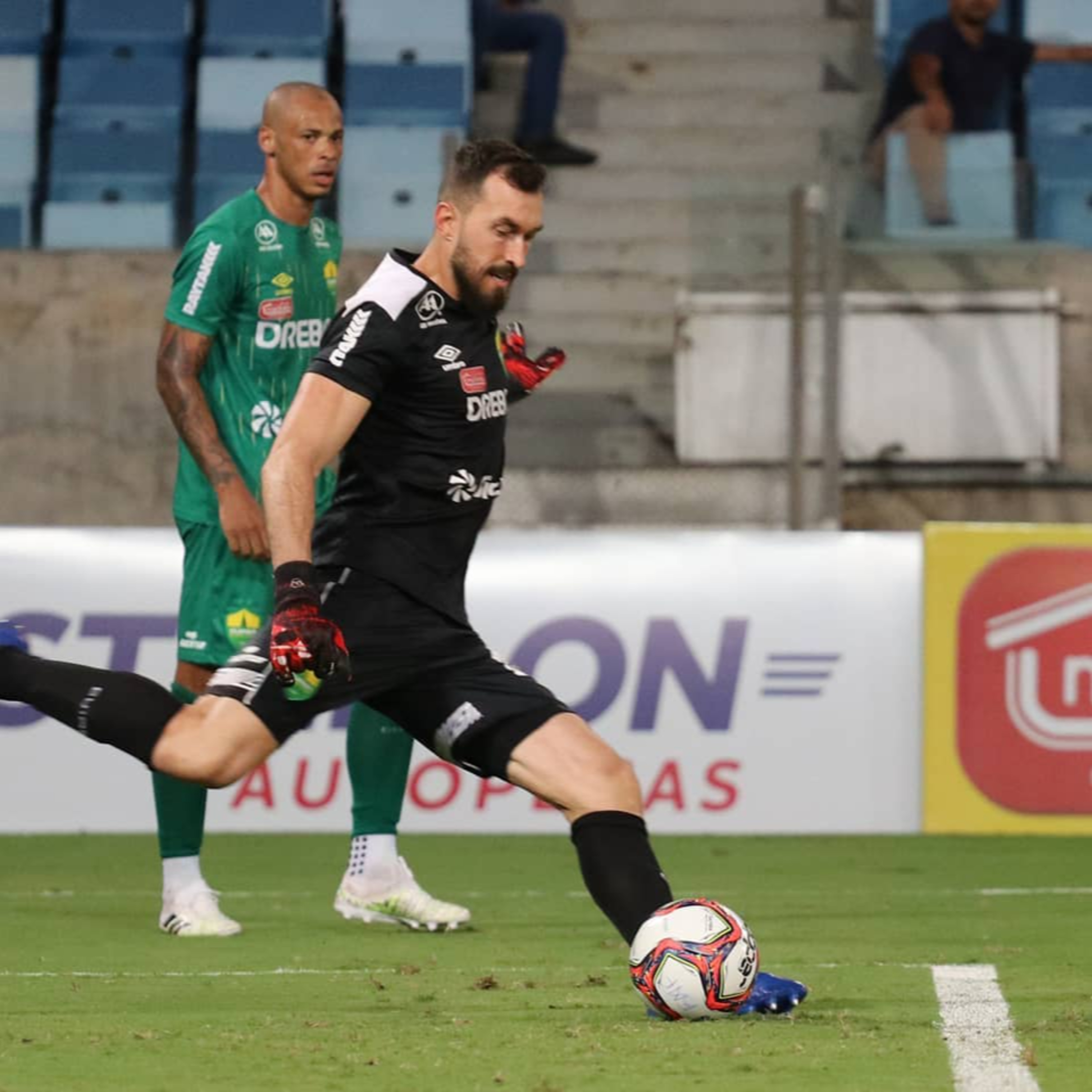 Jogando em casa Dourado