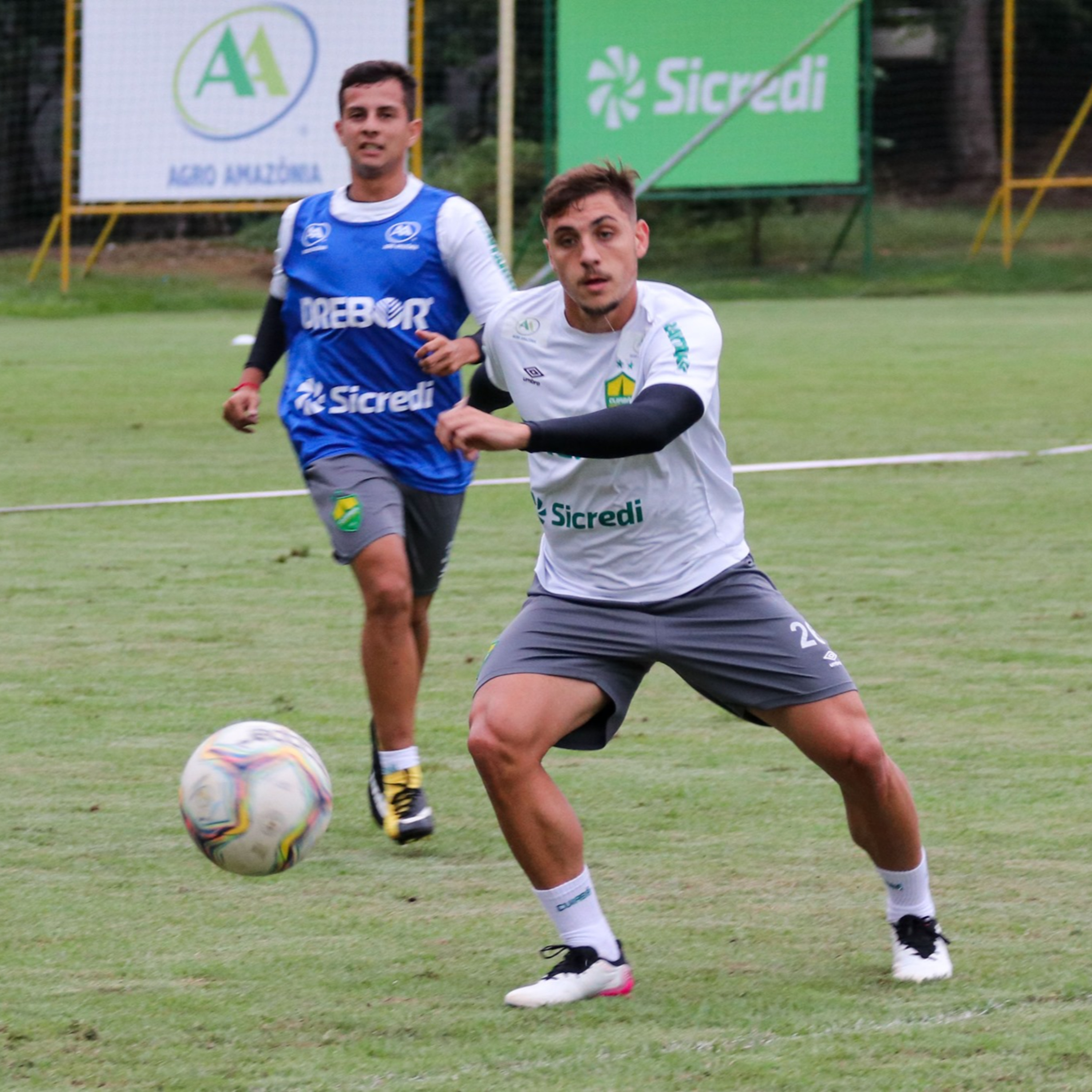 Jogando em casa Dourado