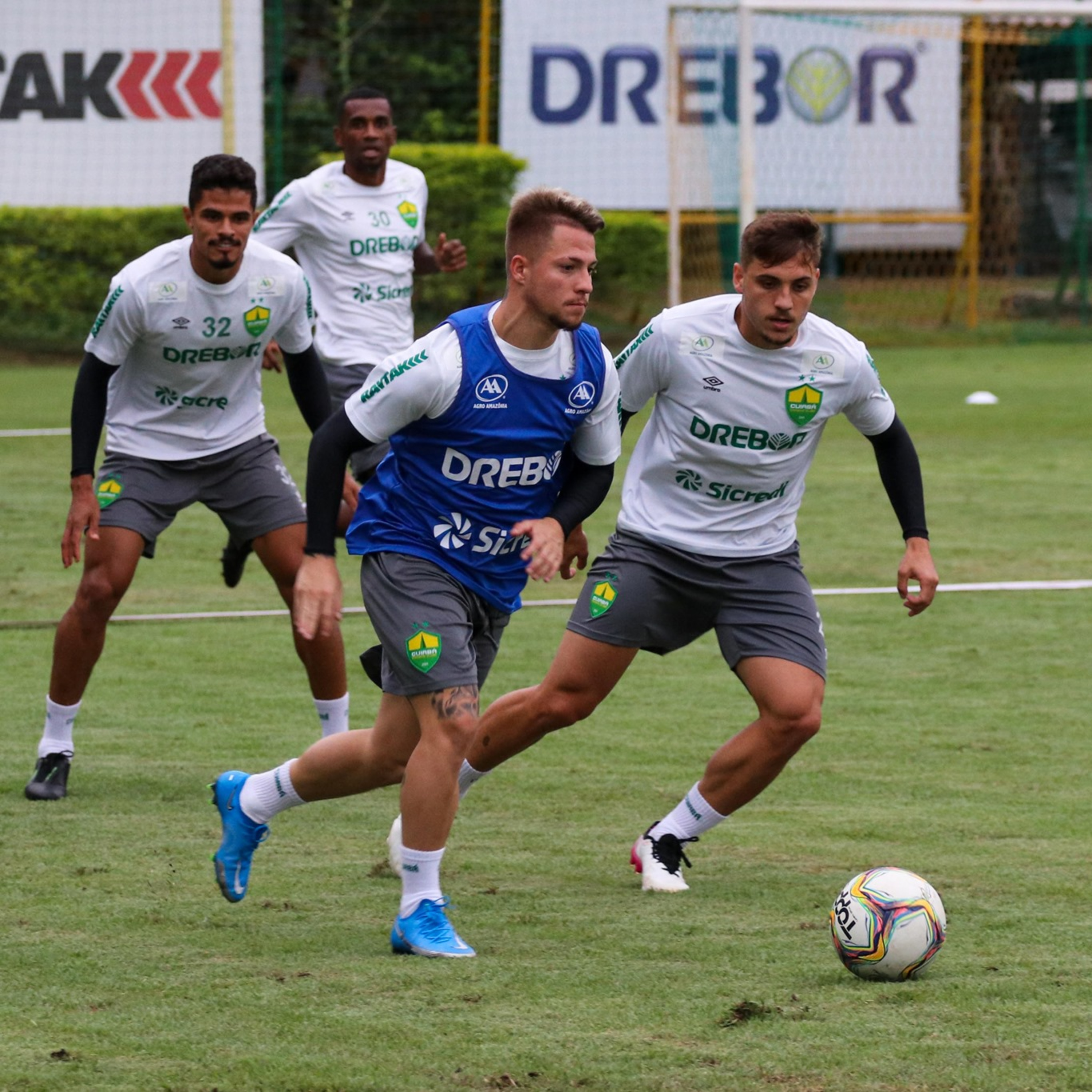 Jogando em casa Dourado