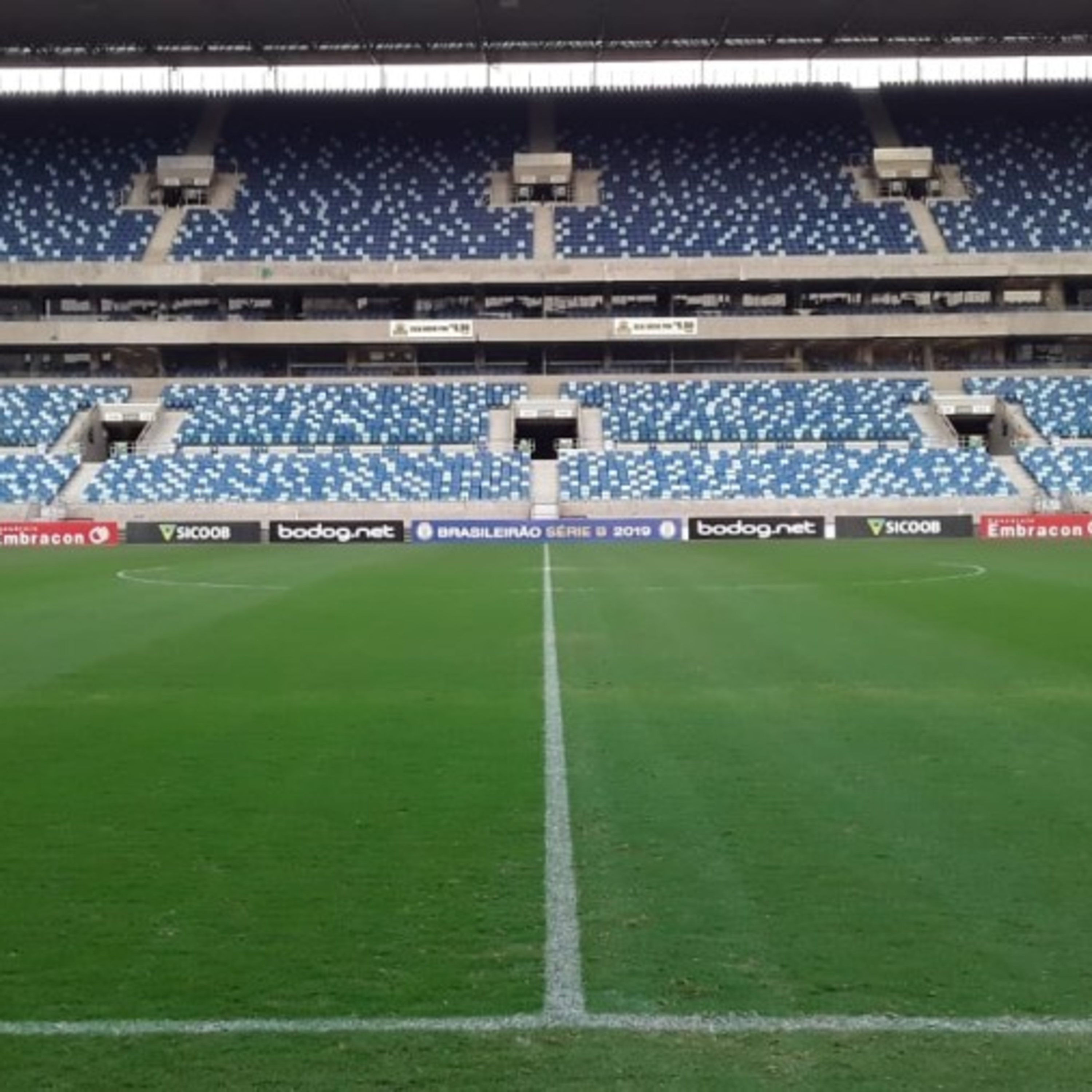 Jogando em casa Dourado