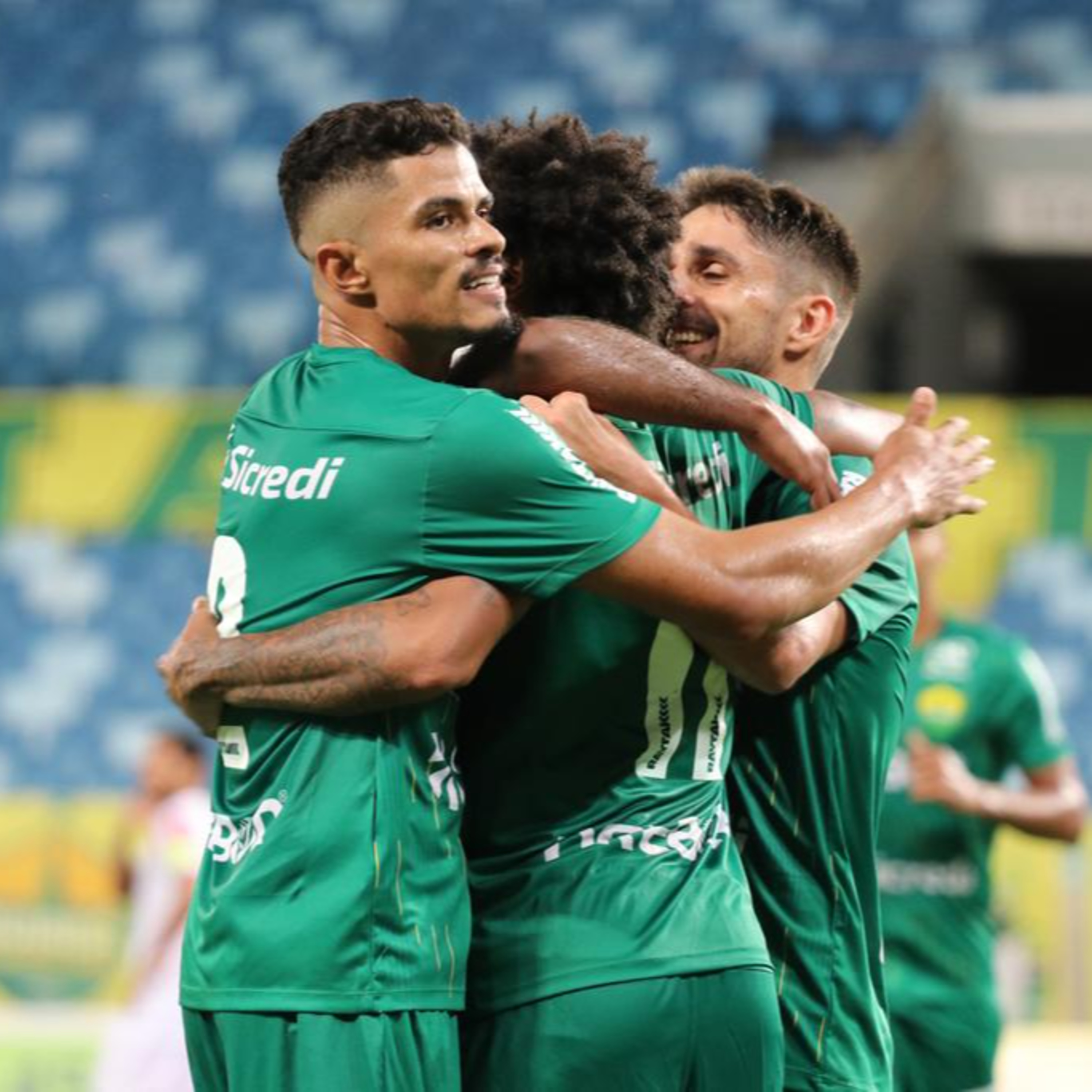 Jogando em casa Dourado