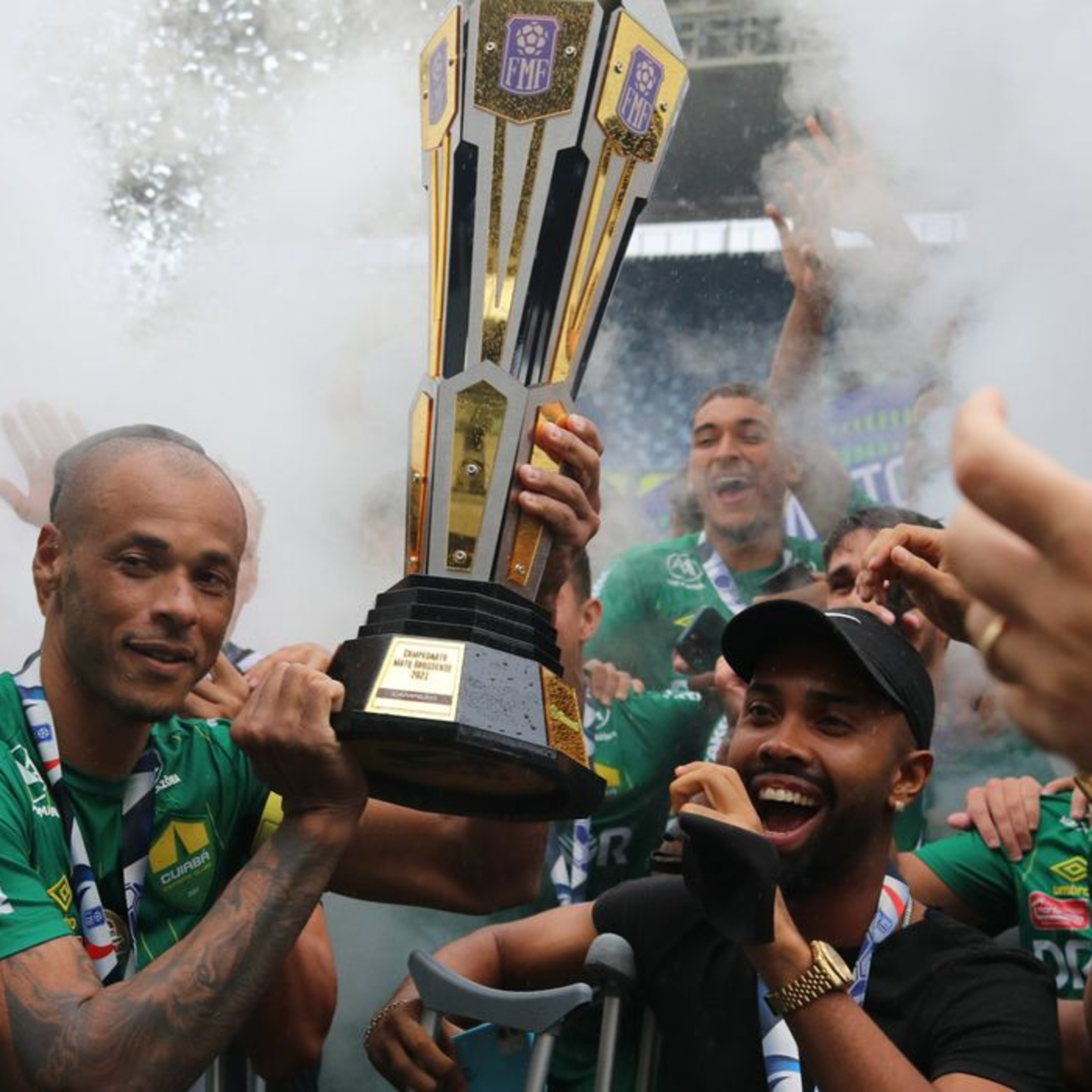 Jogando em casa Dourado