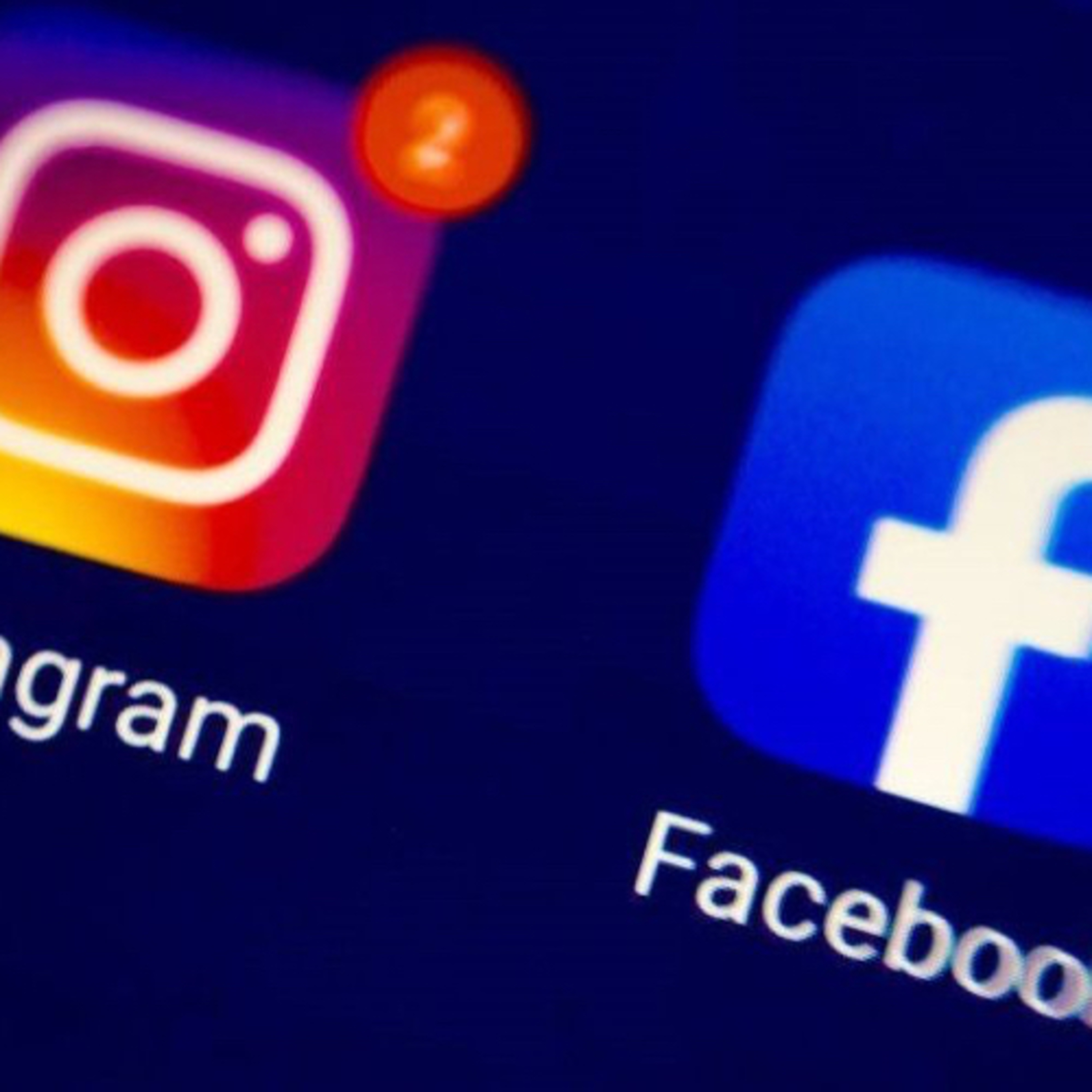 "Facebook, Instagram Down; Feedgeek Up!"  episode artwork