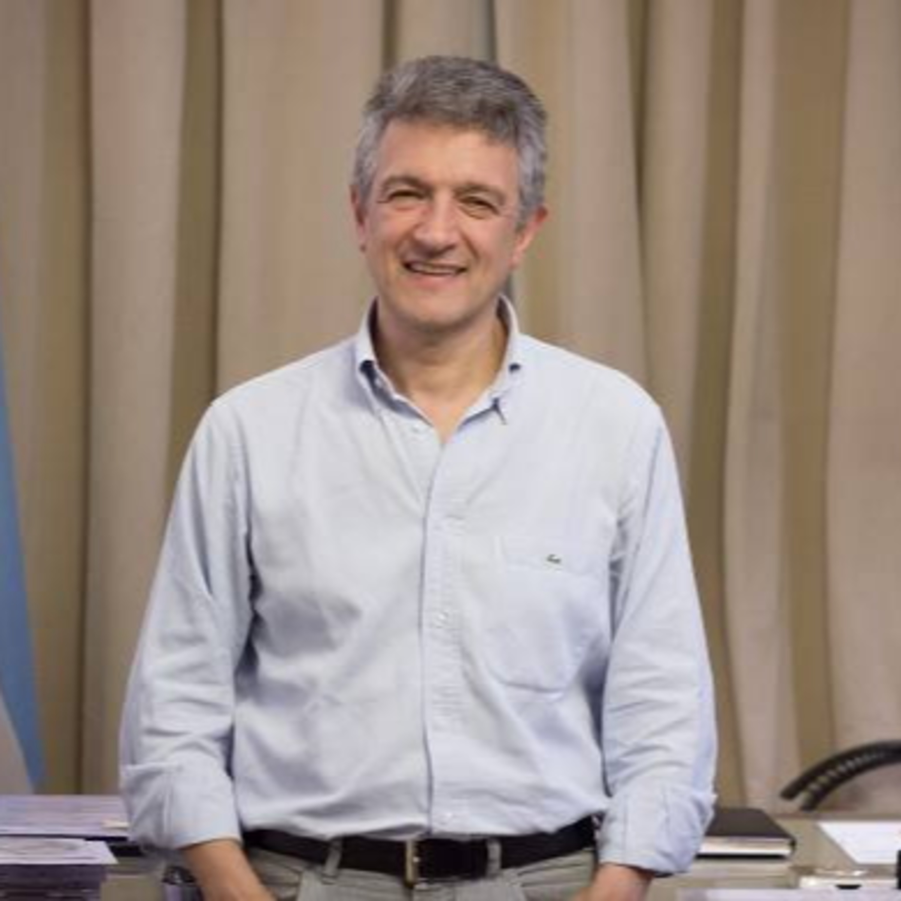 "En este contexto en donde todo se hace on line lo justo es que el precio no sea fijado por un grupo de empresas sino que el Estado intervenga para evitar atropellos". episode artwork