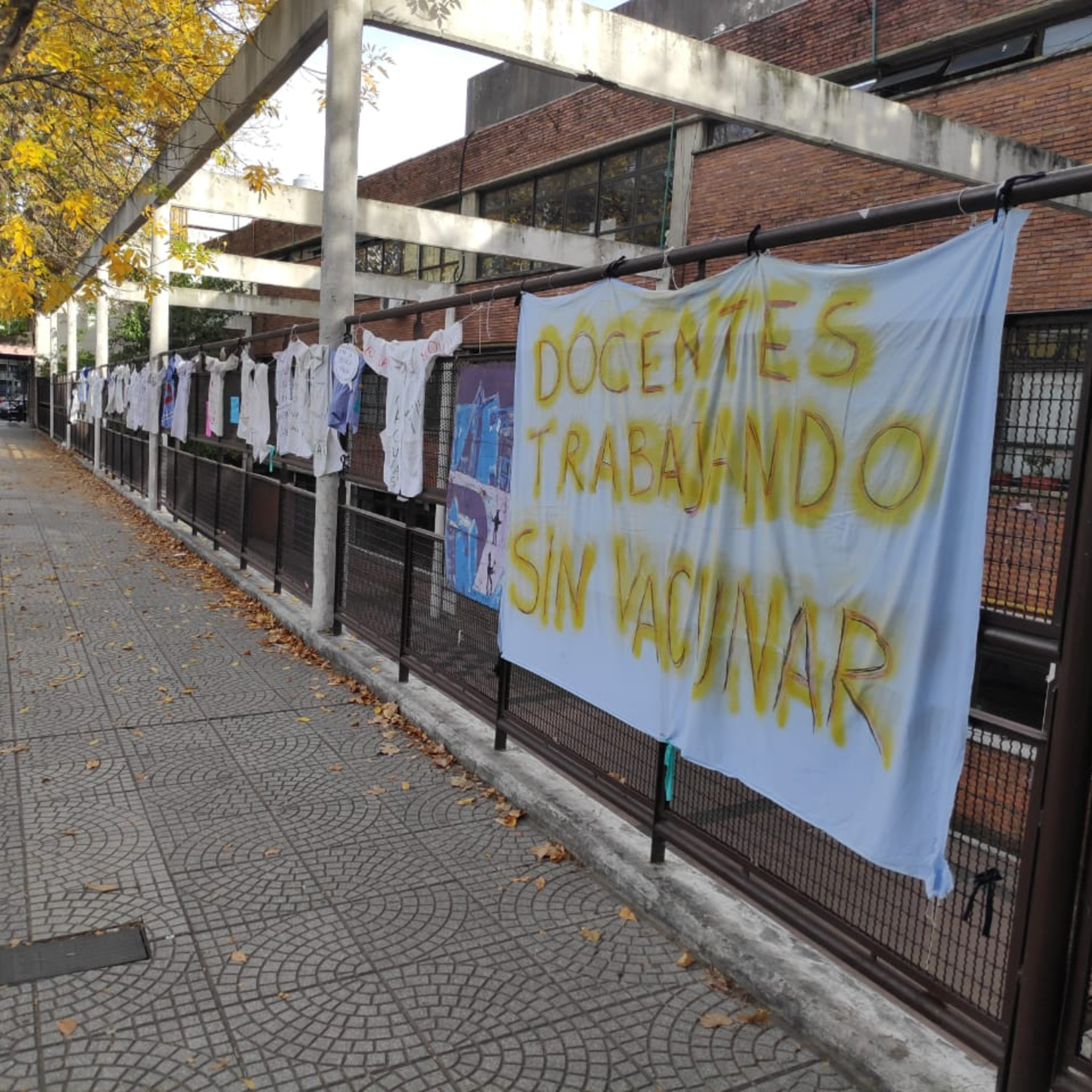 “La organización de las cooperadoras de las escuelas de la Ciudad hizo que el Gobierno Porteño reviera la decisión de deslindar responsabilidades y obligarnos a comprometernos en la compra de los kits episode artwork