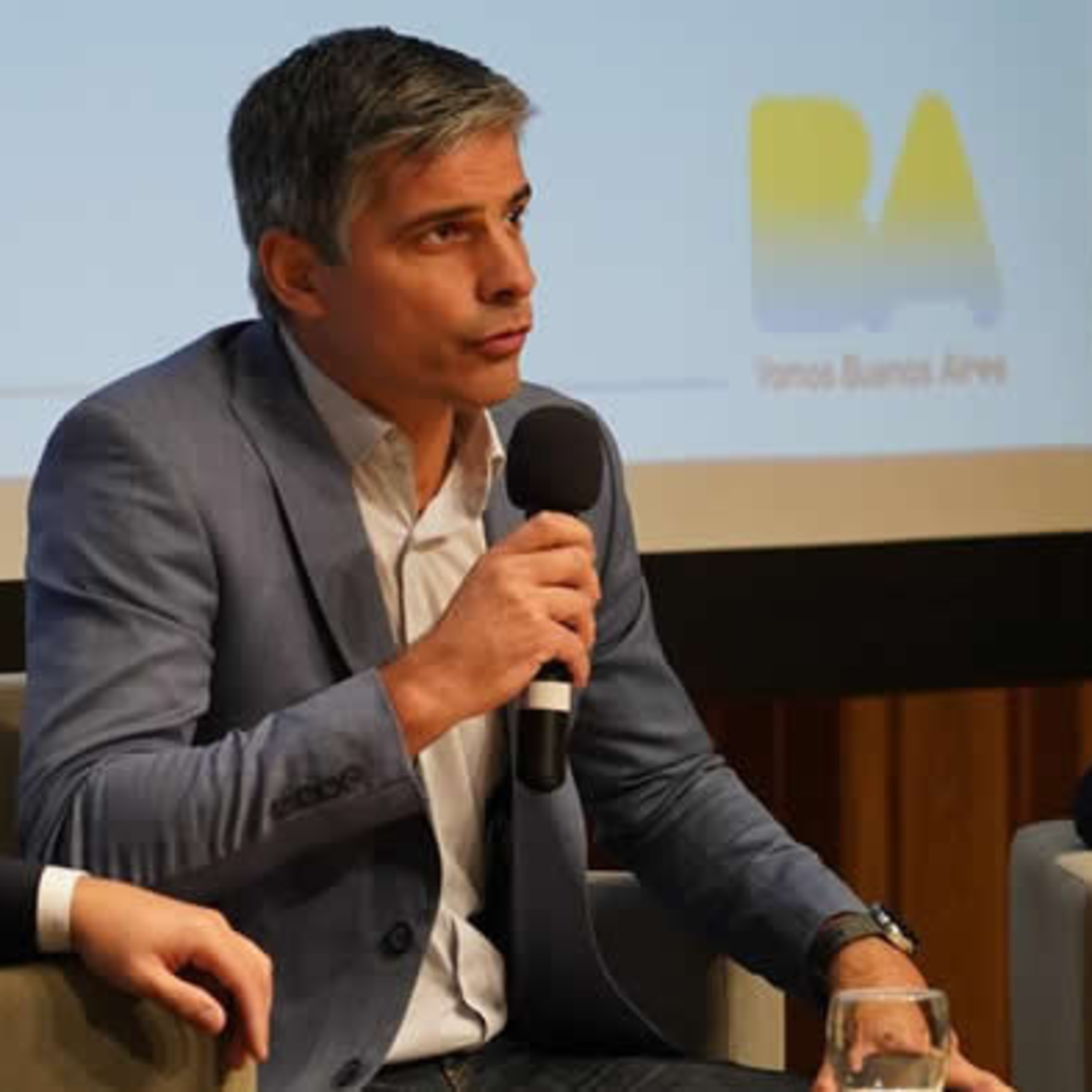 “Las prácticas formativas son orientadas a cada trabajo en particular, se hacen a pedido de las empresas y estas después tienen la obligatoriedad de contratar al menos un 20% del personal capacitado”. episode artwork