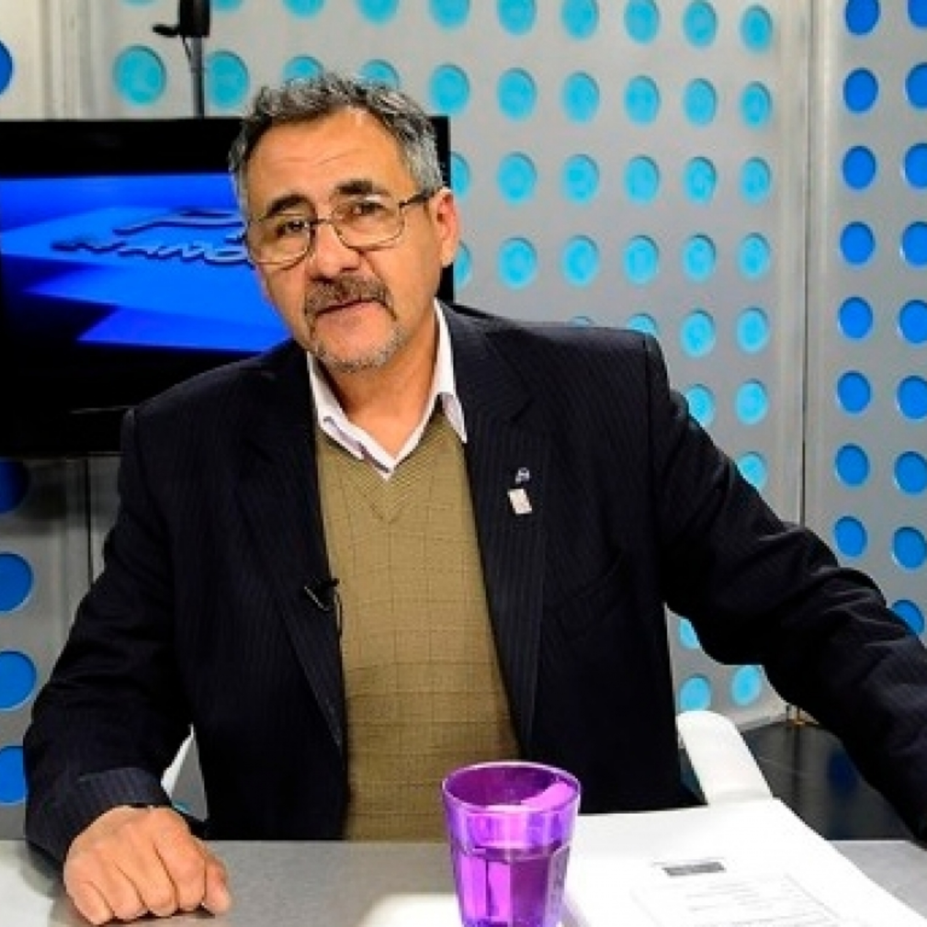 En otras épocas las empresas mayoristas atendían directamente a los clientes, hoy están en manos de los monopolios delincuentes que tenemos en la Argentina.  episode artwork