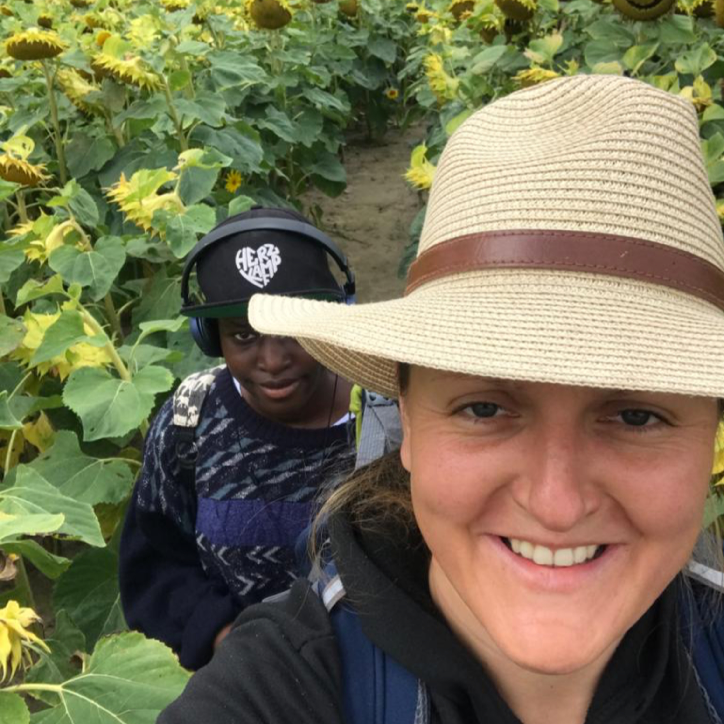 Weltbummlerin Anne COOFFEEEkanne spricht mit mir über ihre Liebe zu Afrika, die Schönheit des Schweigens uvm. episode artwork