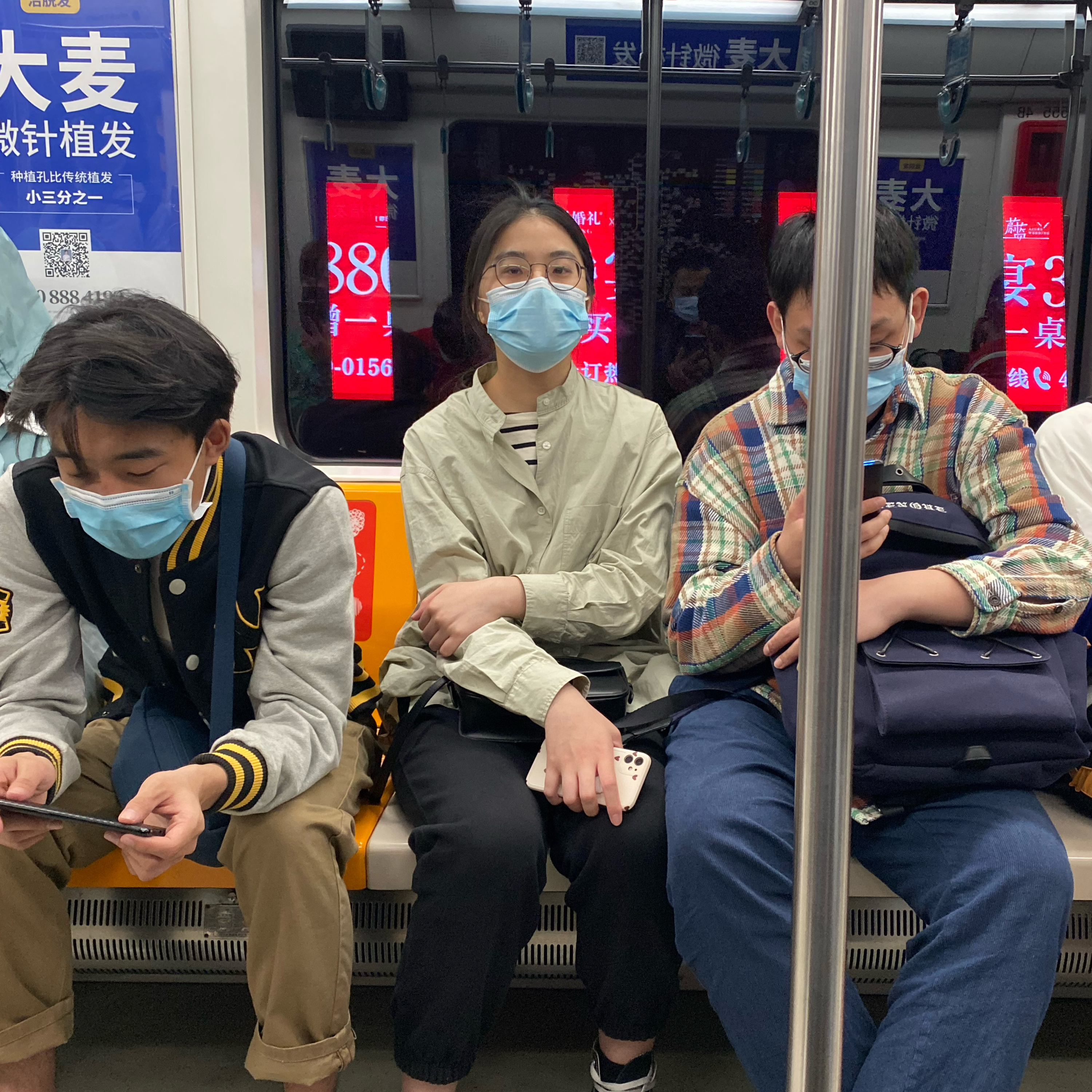 横に真っ直ぐになろうと言い出した中国の若者！去年の流行語の「内巻き」から今日の若者の内面に迫ります。