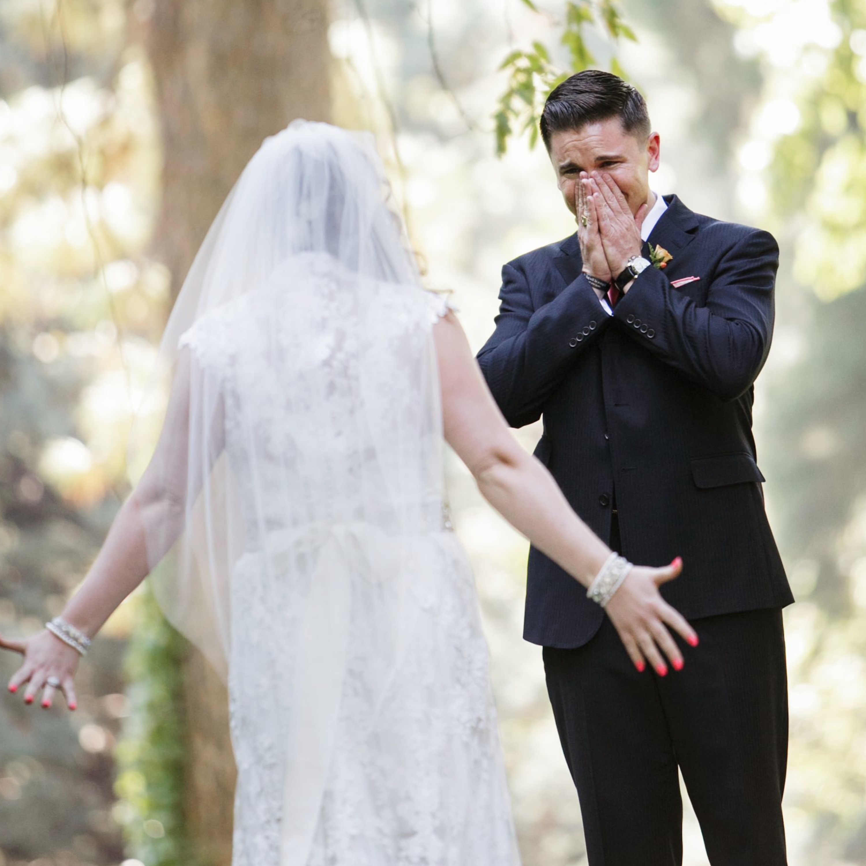 Should you do a first look on wedding day? Here's the pros and cons to help you decide.