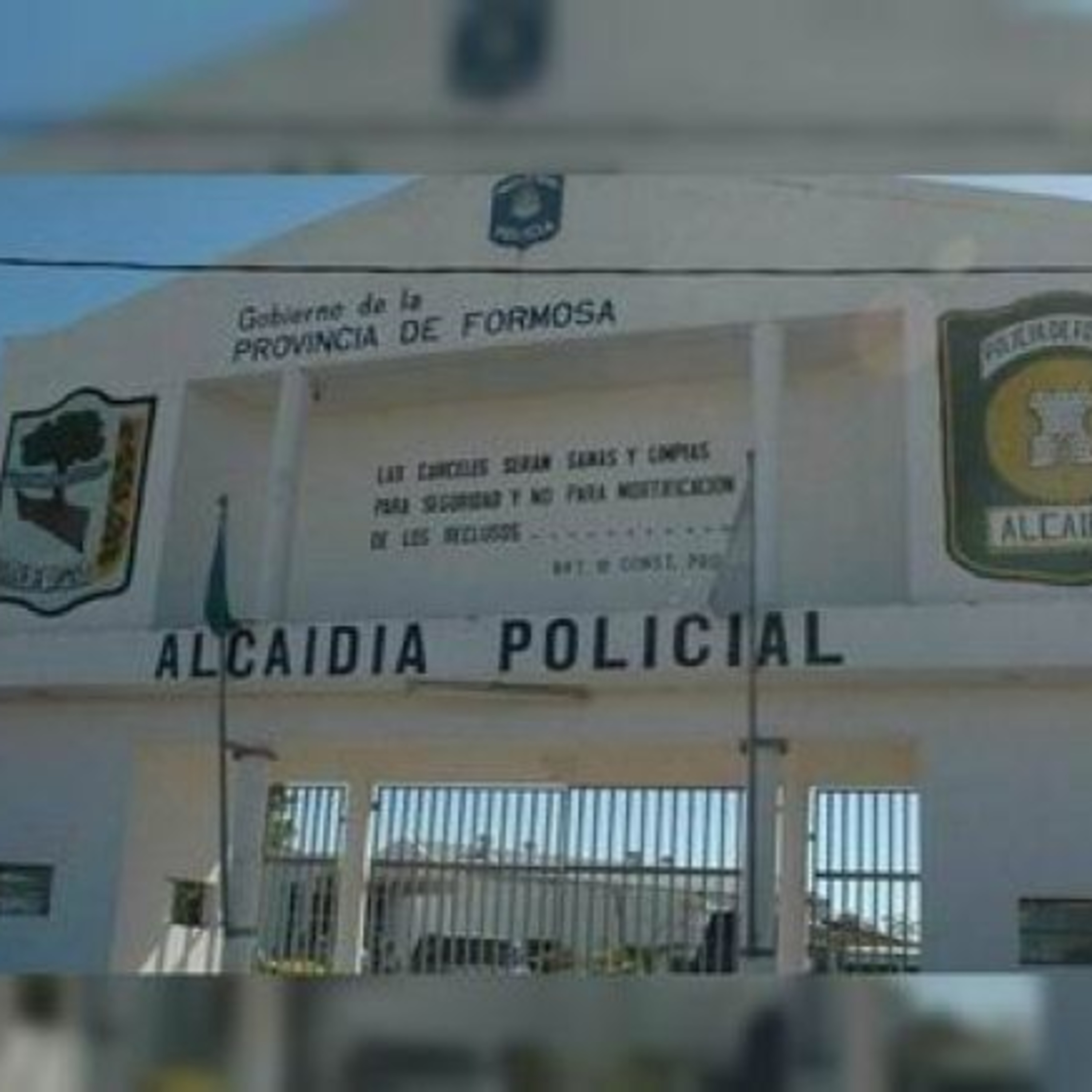 Portada de Algo está pasando Formosa