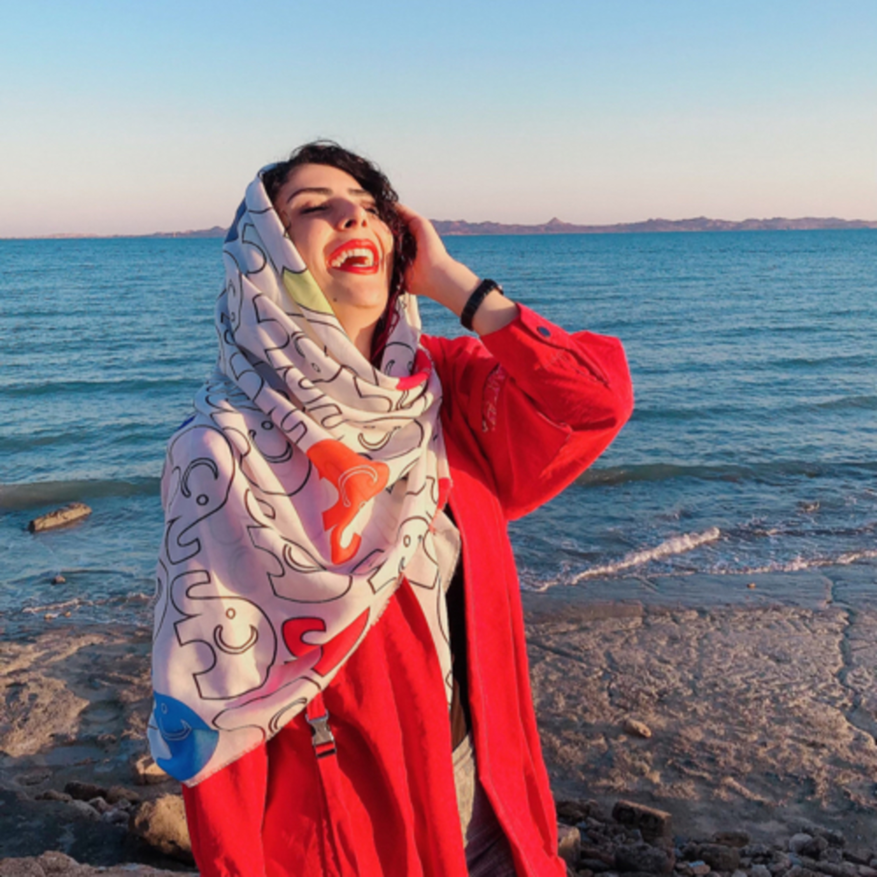کاور خودت باش☺️خودت عالی هستی👏🏻