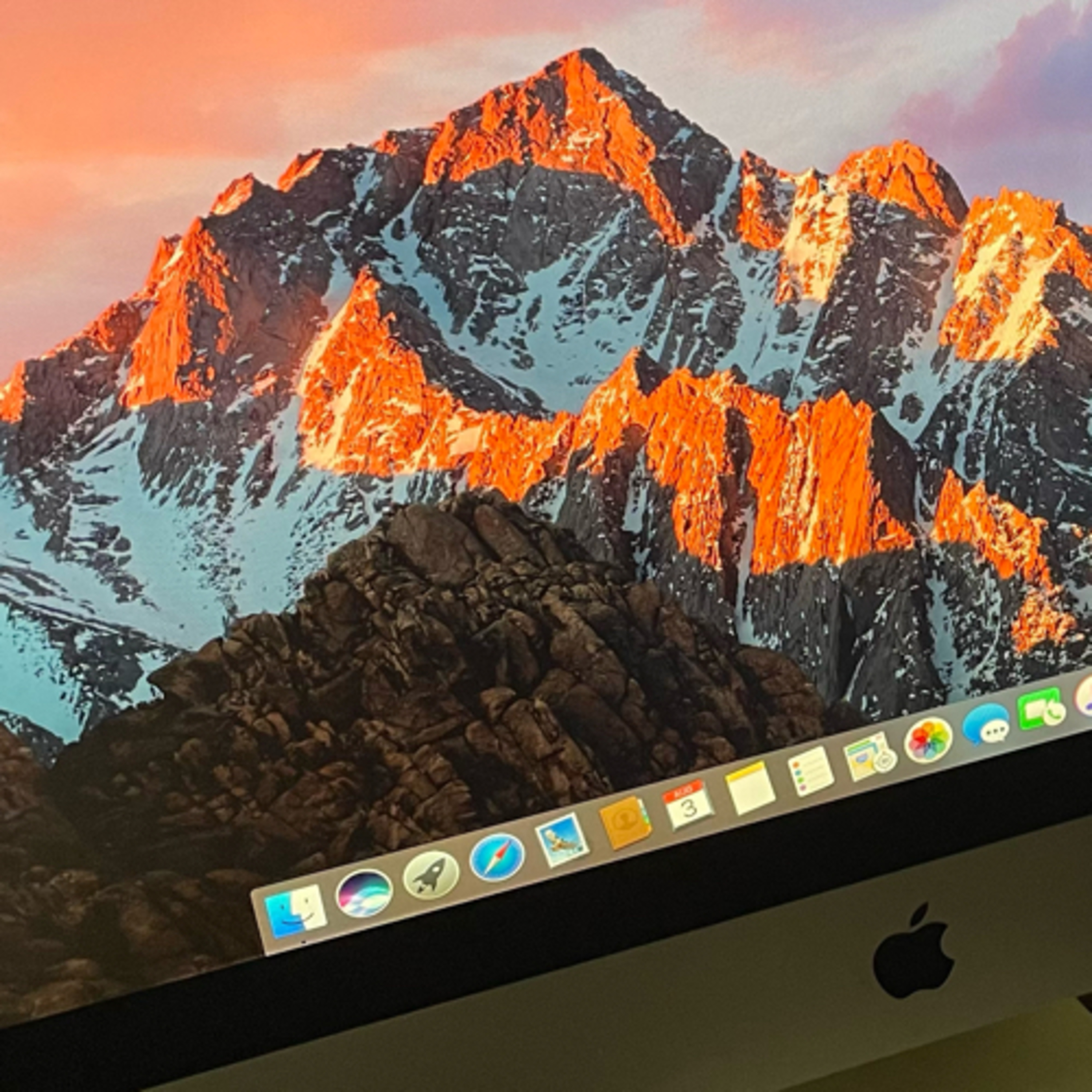 Hustling Apple Products On The Black Market While Singing The Hits iMacs, Garth Brooks, Cathedrals  episode artwork
