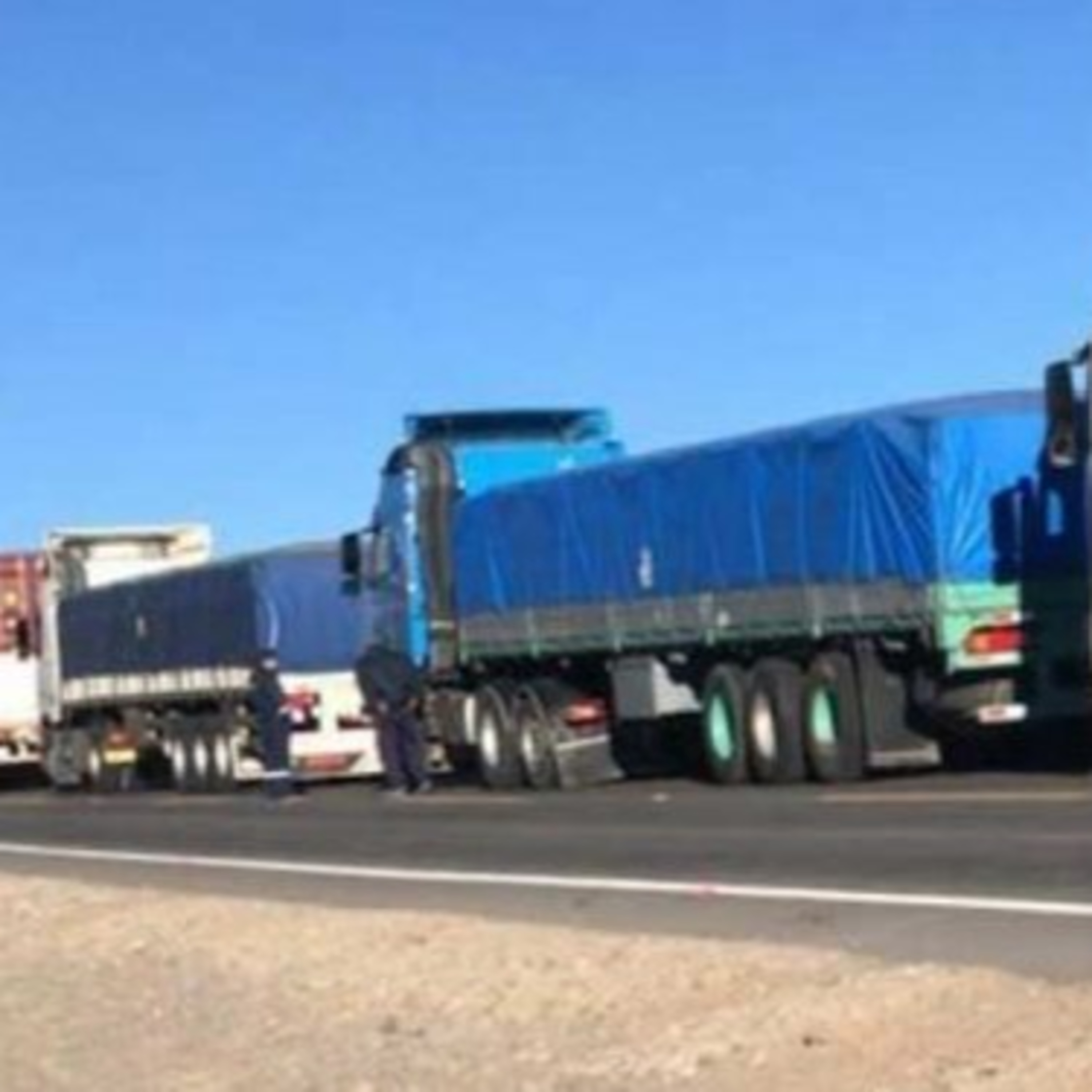 Chile atenderá pedido de transportistas bolivianos - Pluma Universitaria  episode artwork