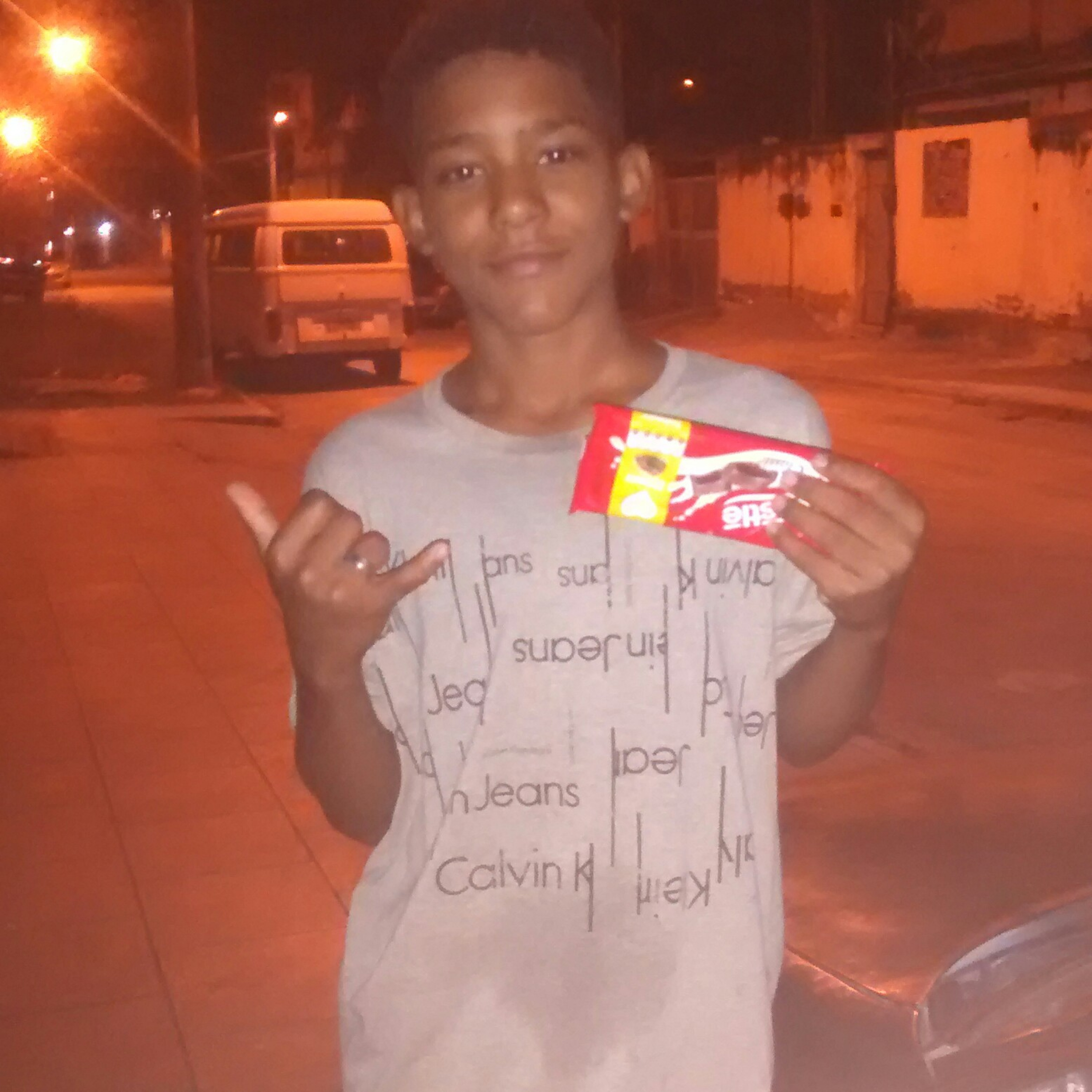 O novinha vou botar a cabecinha se vc fala o que eu vou bota o meu pau no seu cú
