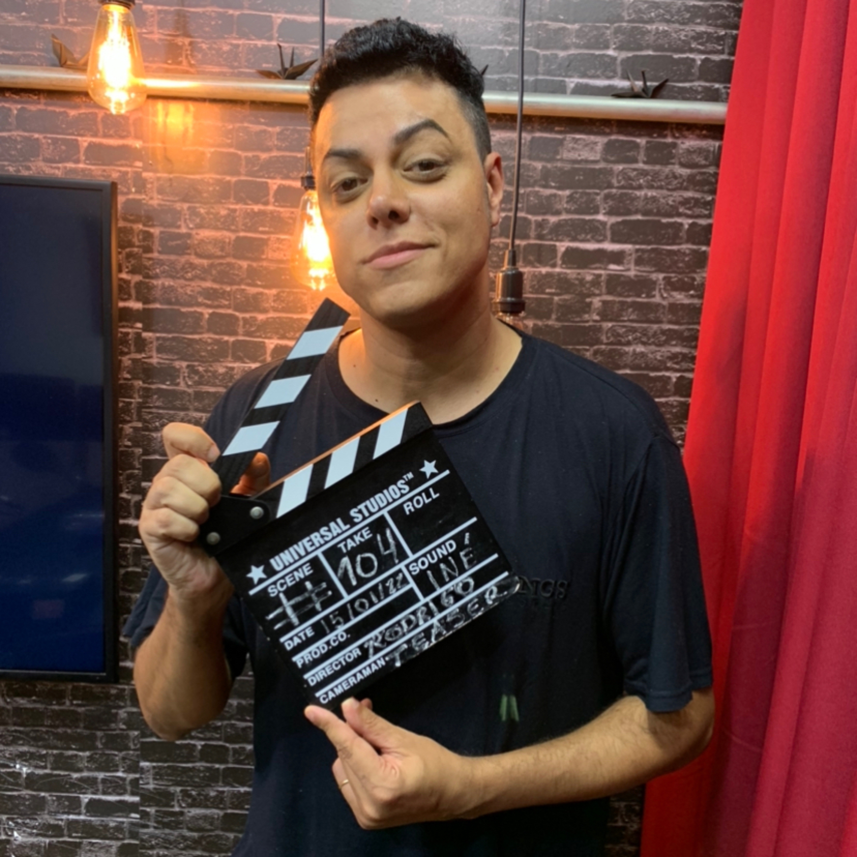 RODRIGO TEASER - CANTOR E COVER DO MICHAEL JACKSON - Isto Não É #104 episode artwork