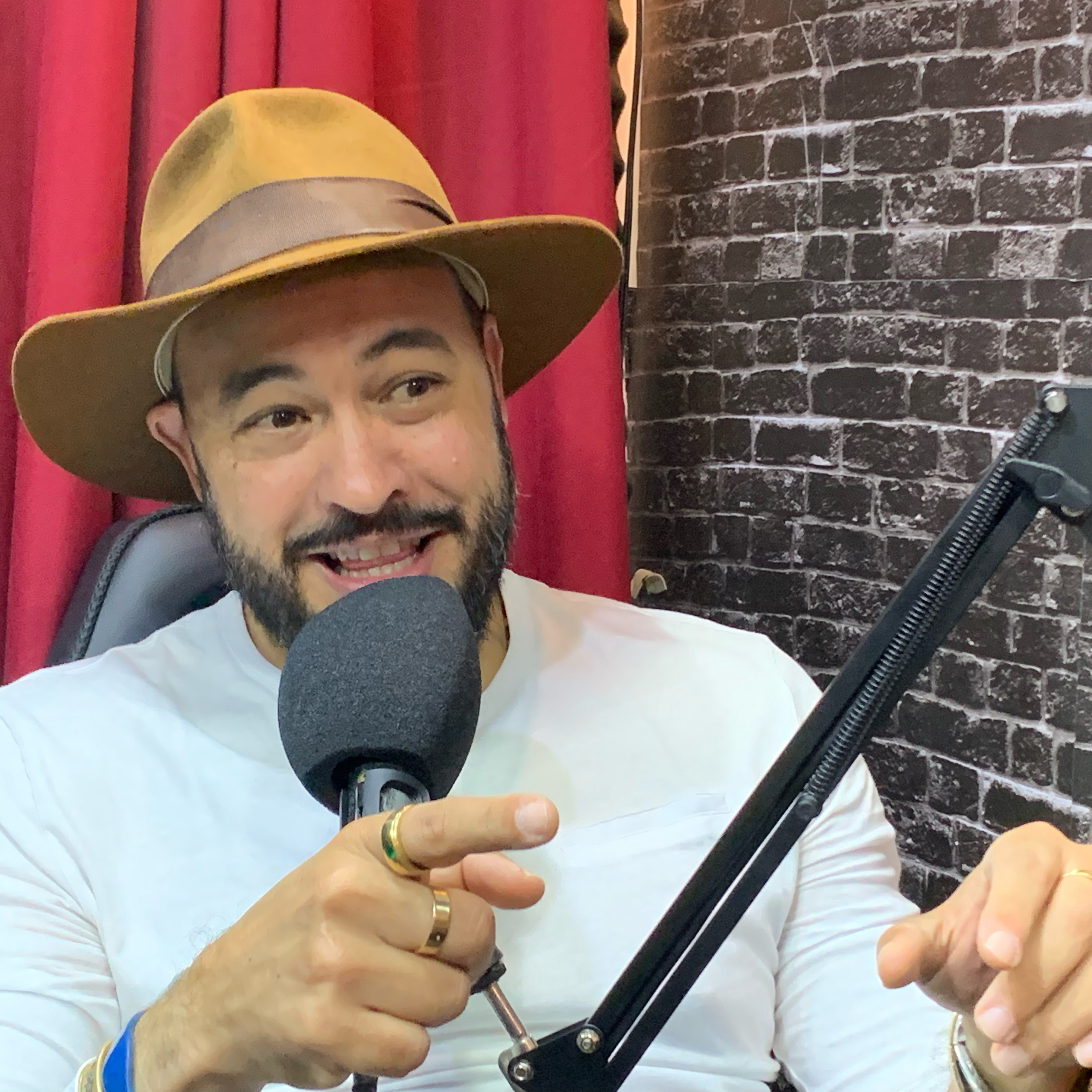 MARCOS JULIANO - CAÇADOR DE TESOUROS E ESCRITOR - Isto Não É #163 episode artwork
