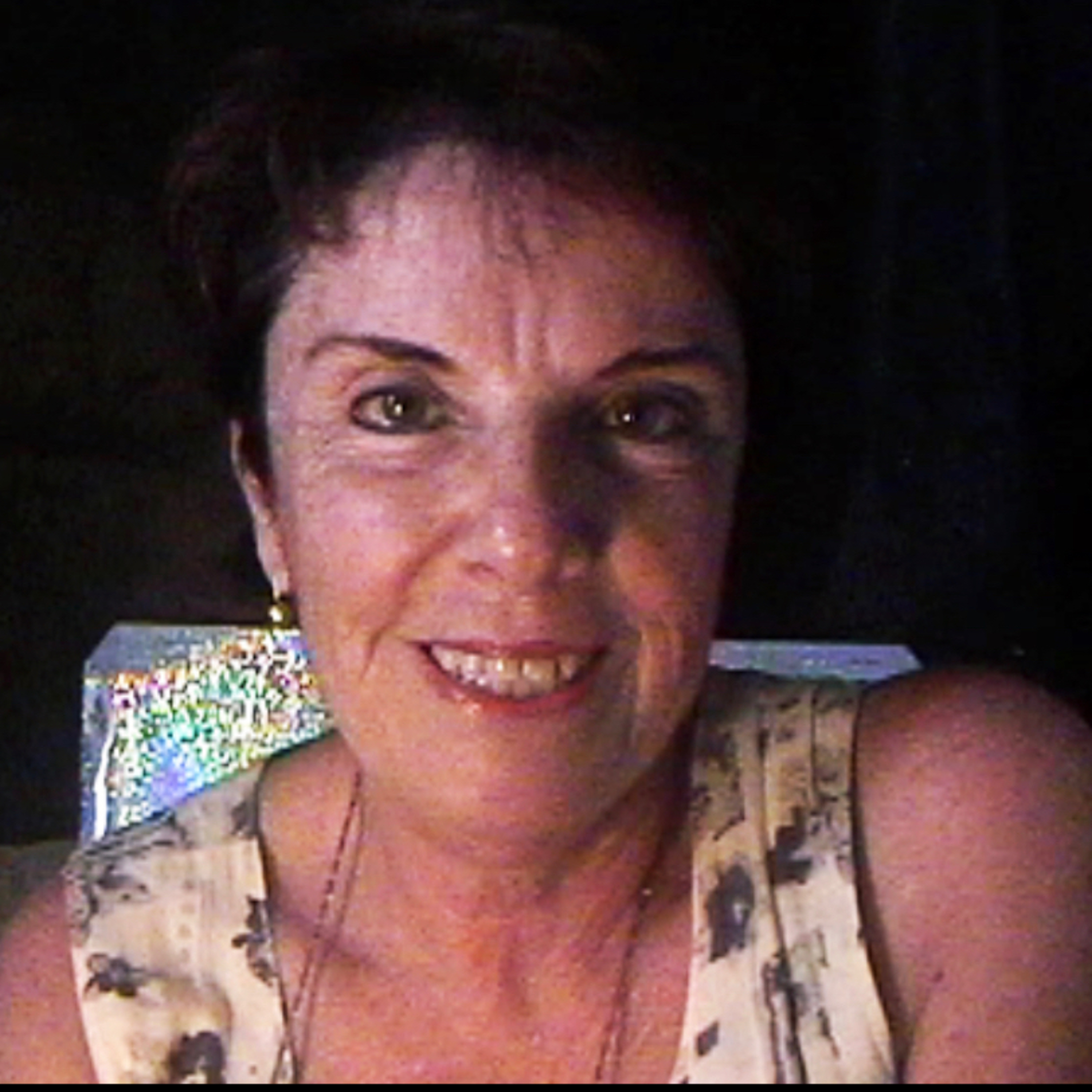 SÔNIA RINALDI - TRANSCOMUNICAÇÃO ESPIRITUAL - FALANDO E VENDO OS MORTOS - Isto Não É #170 episode artwork