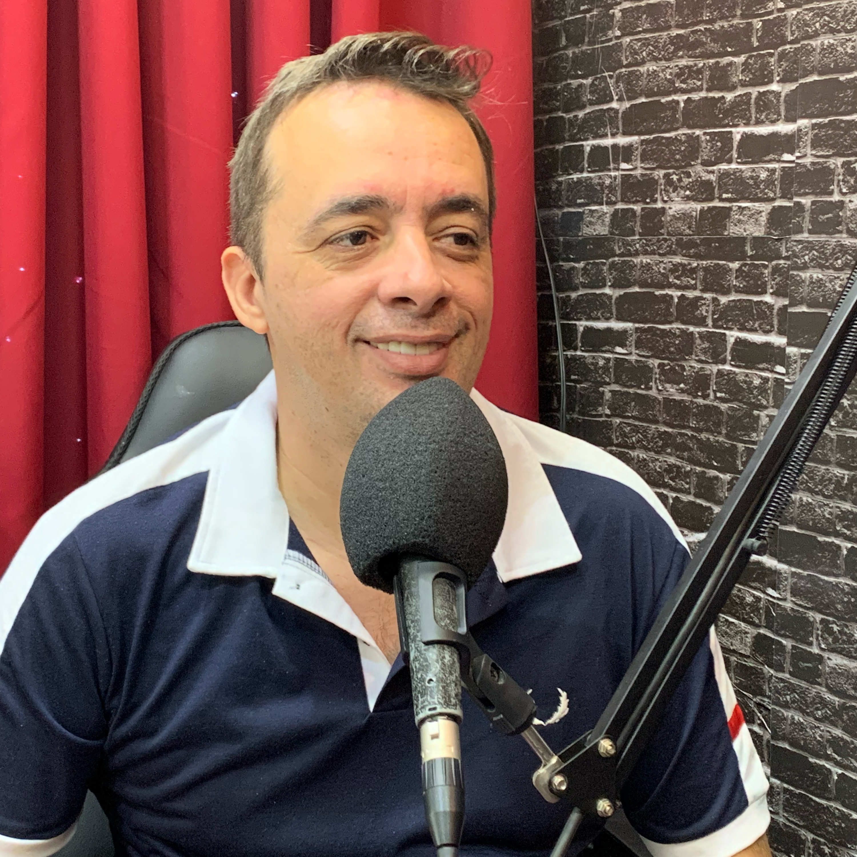 SAULO CALDERÓN, MEIRE COSTA E LEANDRO MAKTUB (ESPECIAL) - Isto Não É #205 episode artwork
