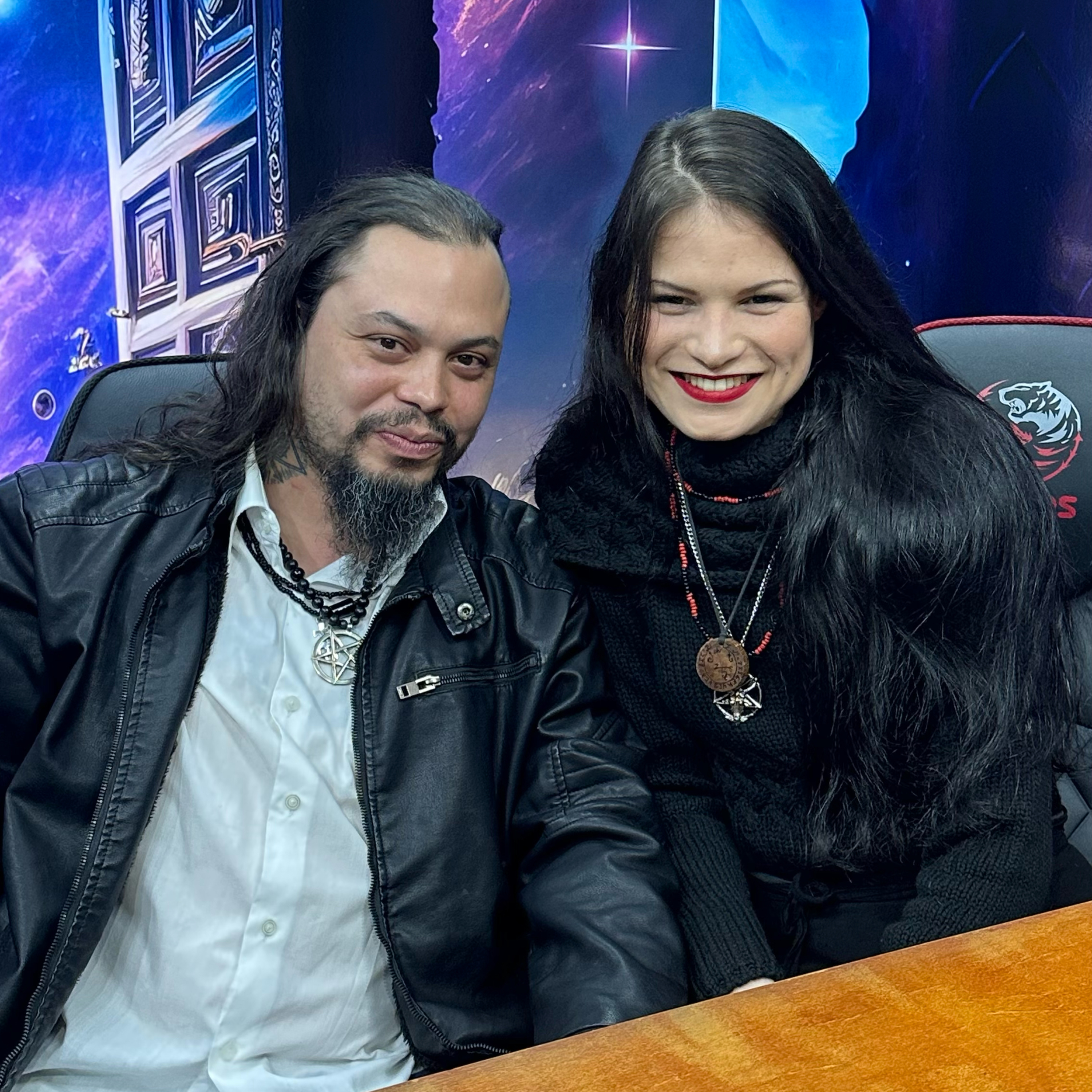 QUIMBANDA, SANTA M0RTE E NECROMANCIA - DAMIEN E SORAYA - Isto Não É #383 episode artwork