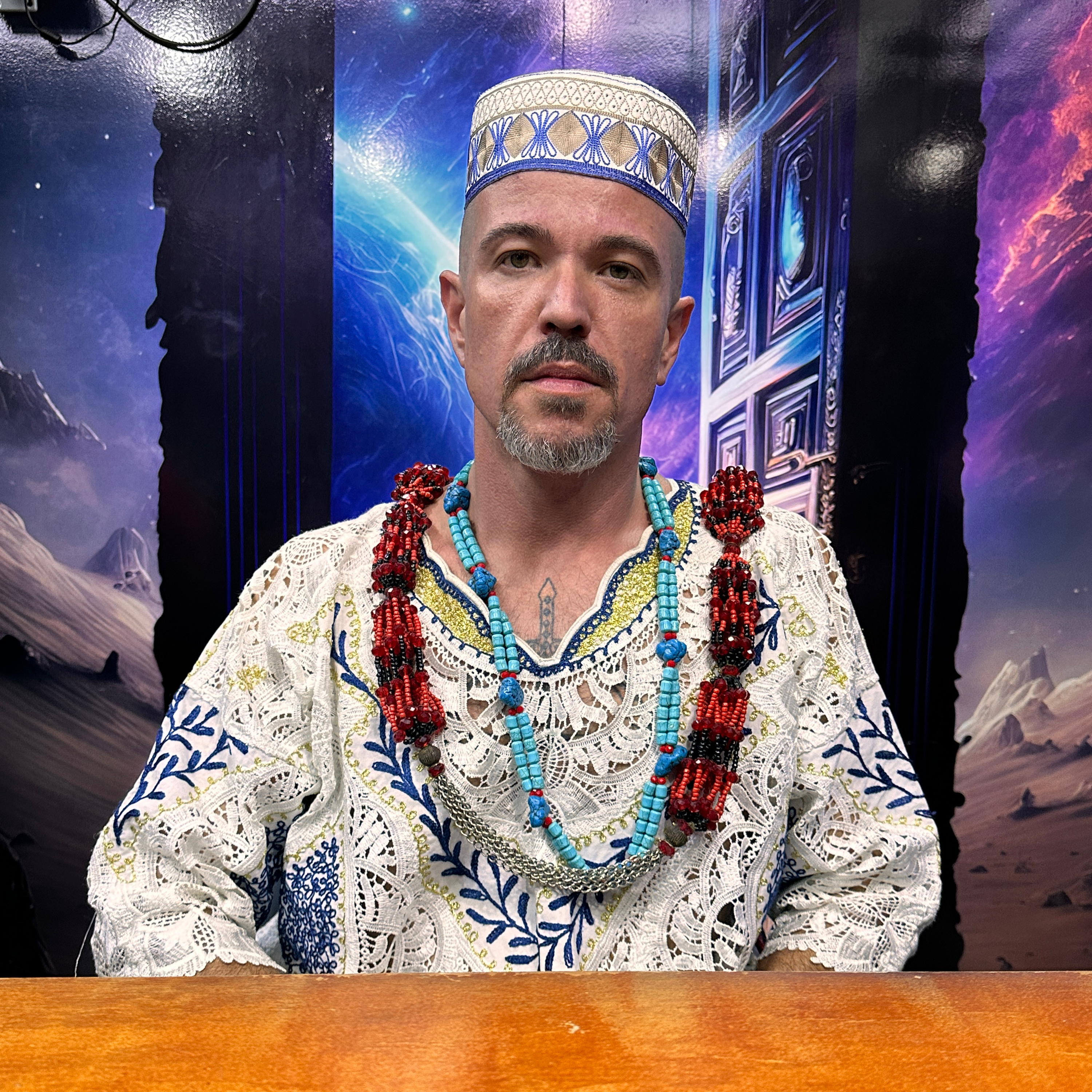 OS REINOS DE QUIMBANDA - DIEGO DE OXOSSI - SACERDOTE DE QUIMBANDA E CANDOMBLÉ - Isto Não É #413 episode artwork
