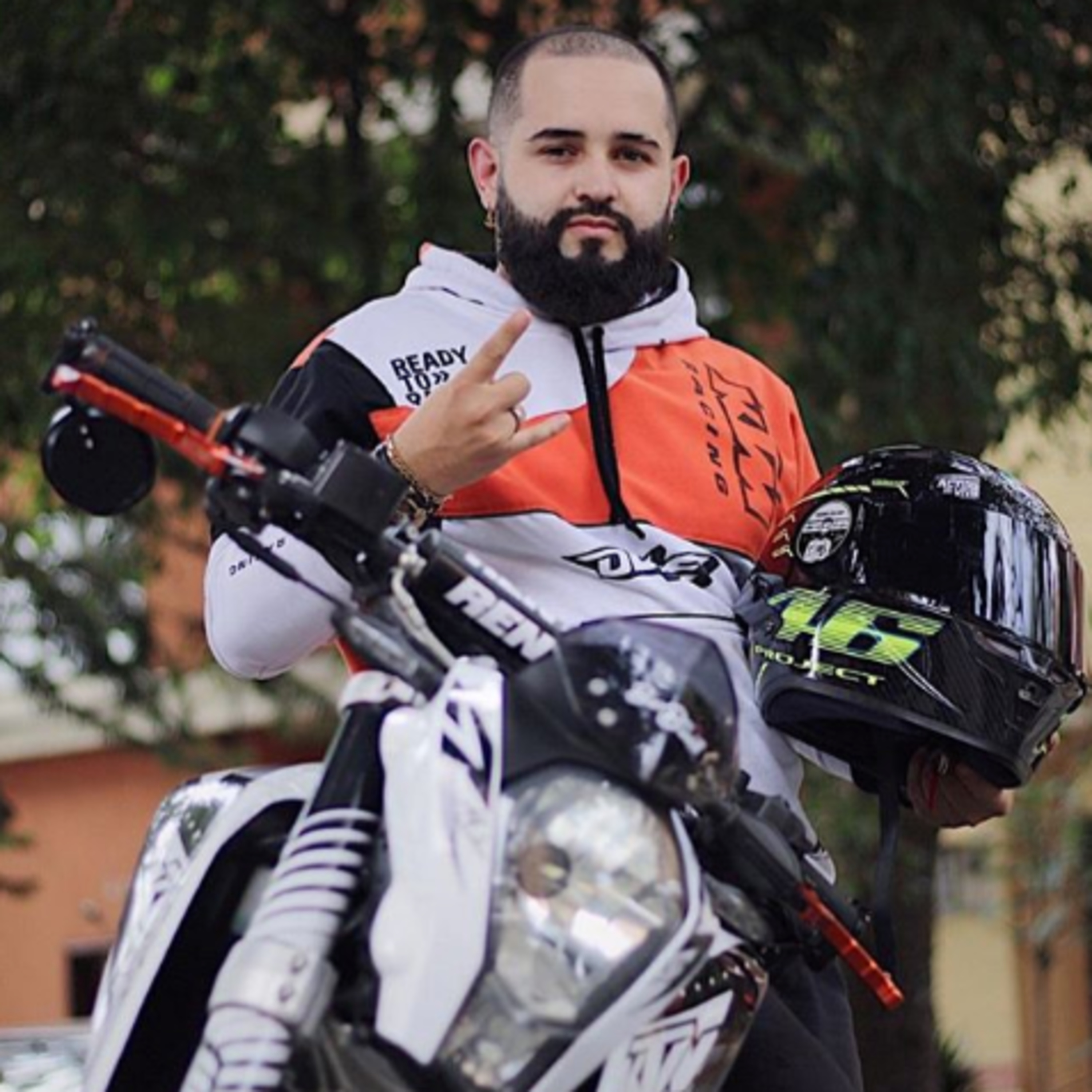 La Historia de un Aleman criado en Medellin, Colombia y hasta tiene una KTM! El Barber Brandt
