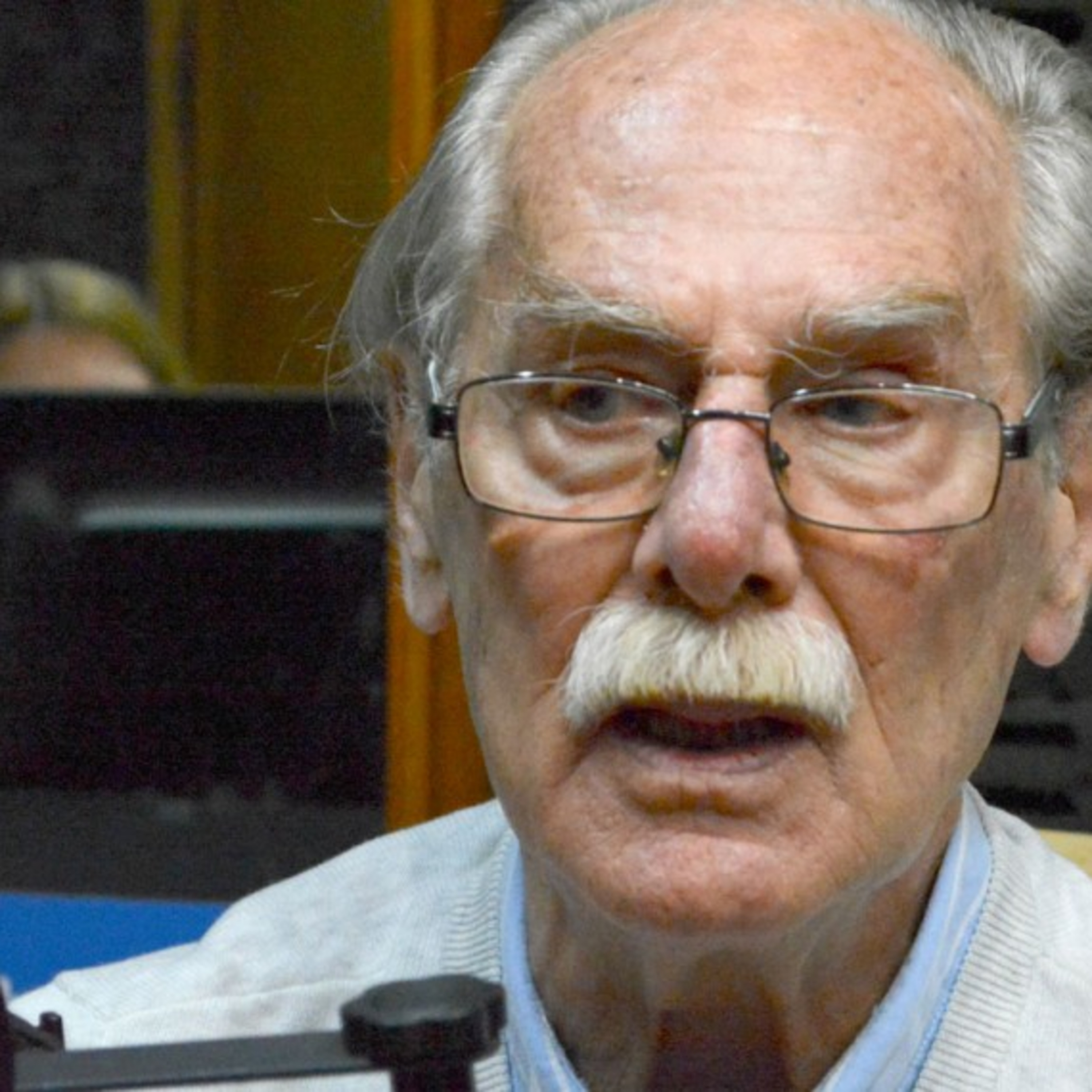 Uruguay nunca invirtió en defensa nacional, indicó Julián González Guyer episode artwork