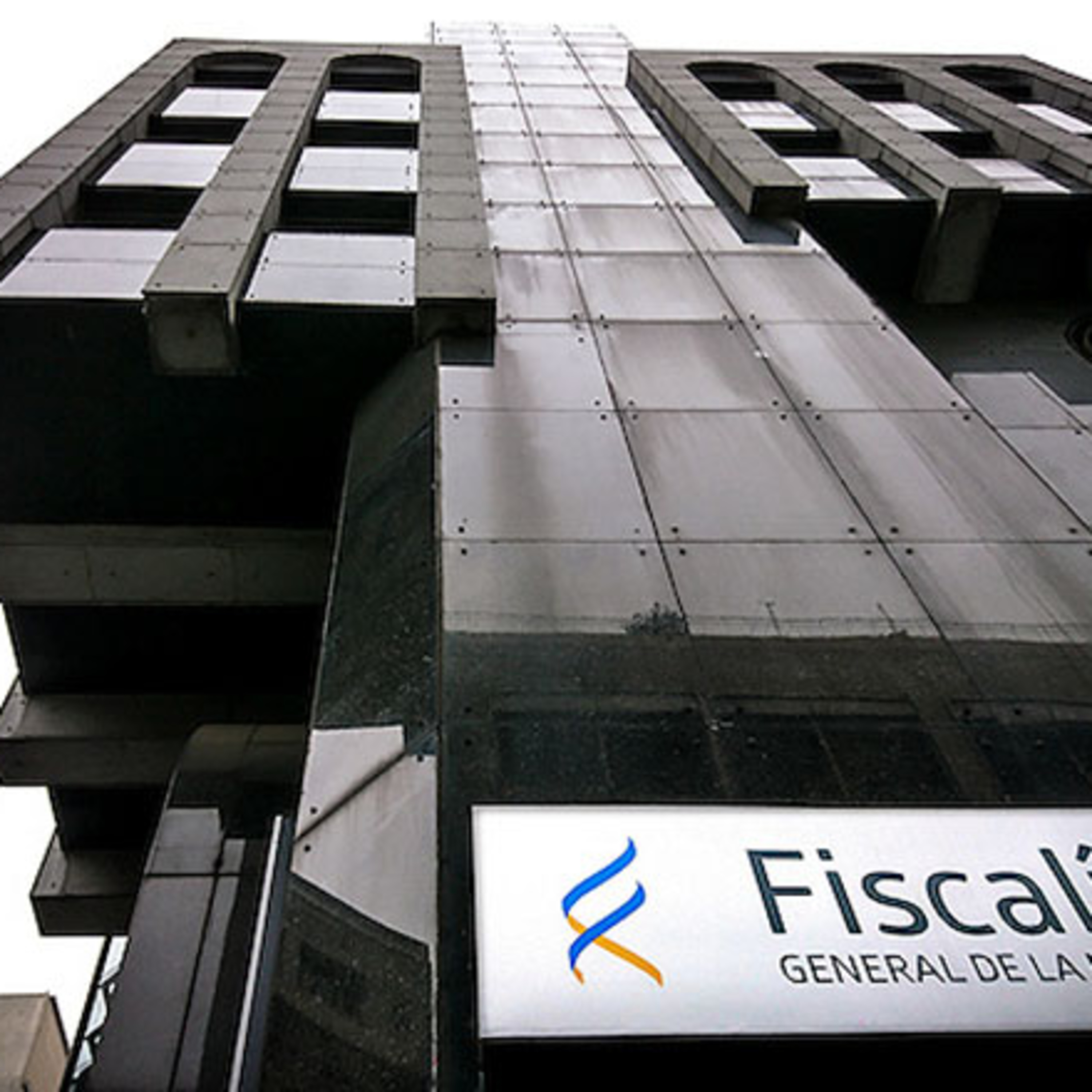 Fiscales advierten colapso del sistema judicial de aplicarse la ley de urgencia  episode artwork