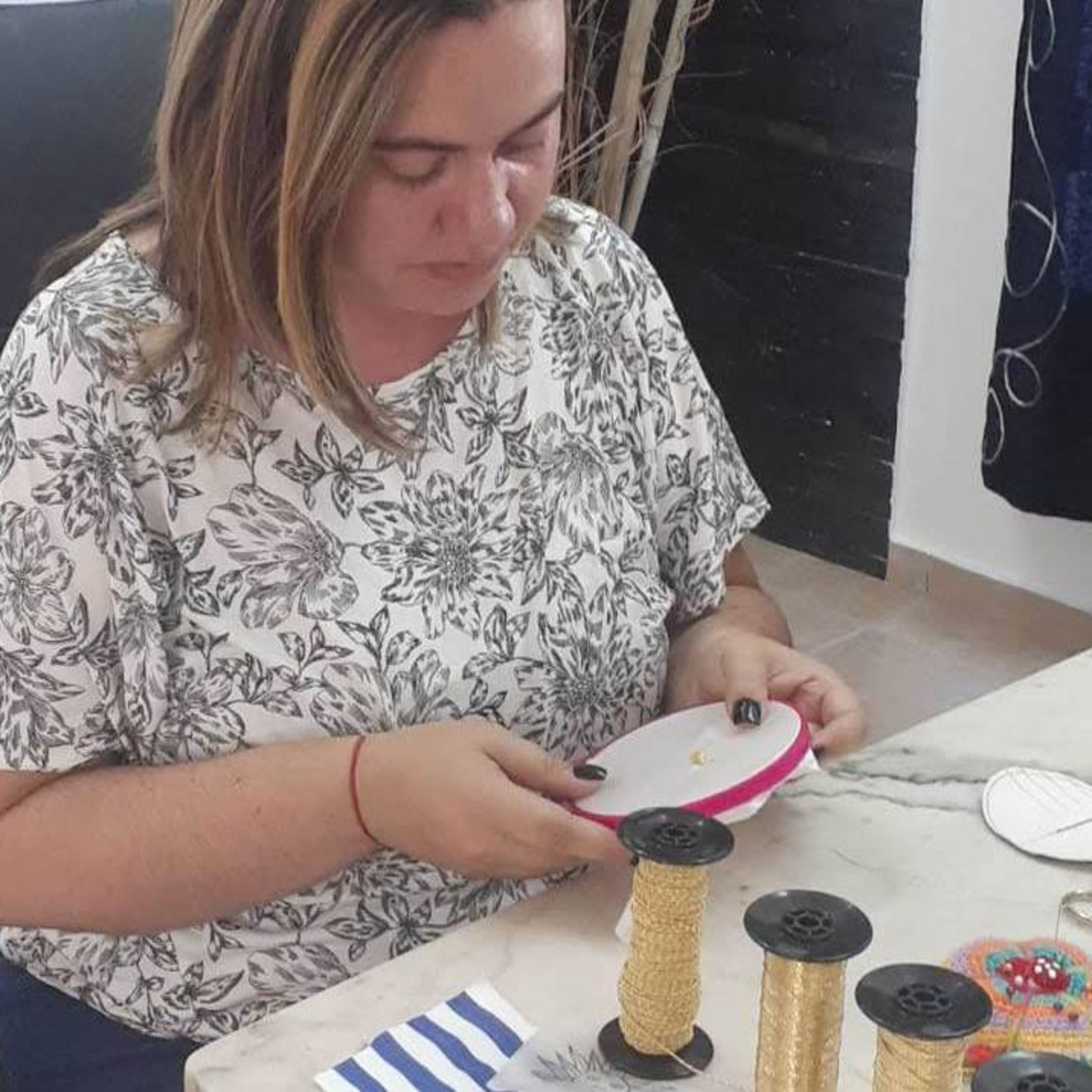 Luján Soria, la mujer de 37 años que bordó la banda presidencial episode artwork