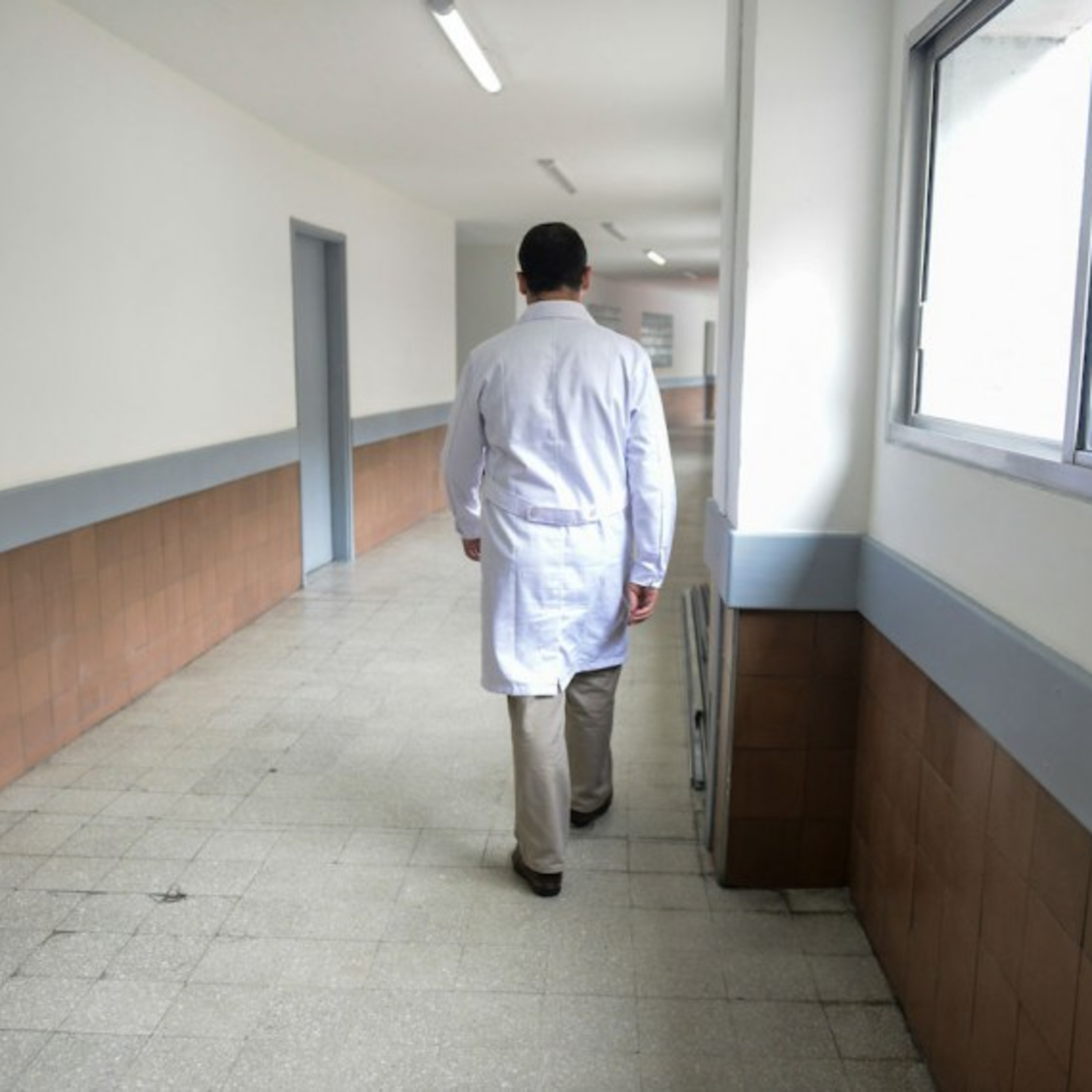 Hay 48 policlínicas cerradas en Montevideo, médicos piden reapertura episode artwork