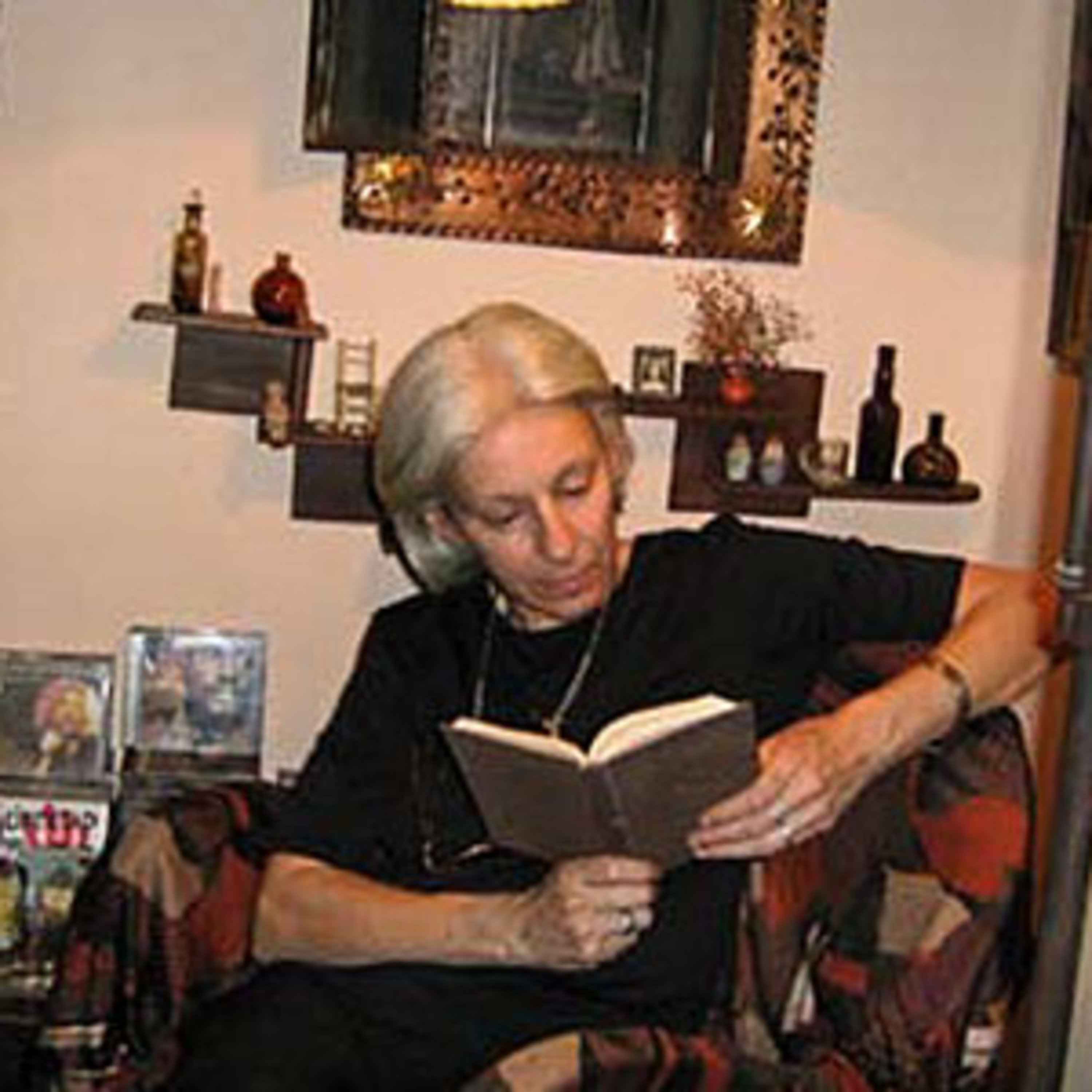 Mercedes Calvo y "Los espejos de Anaclara" episode artwork